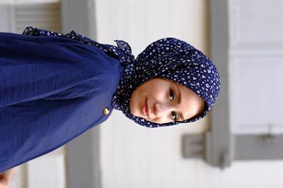 Çiçek Desenli Bürümcük Eşarp Lacivert