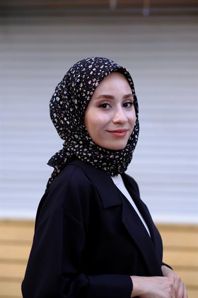 Çiçek Desenli Bürümcük Eşarp Siyah