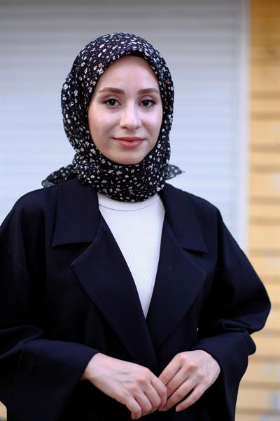 Çiçek Desenli Bürümcük Eşarp Siyah