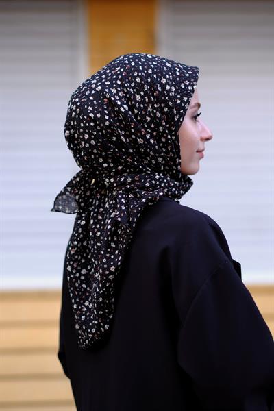 Çiçek Desenli Bürümcük Eşarp Siyah