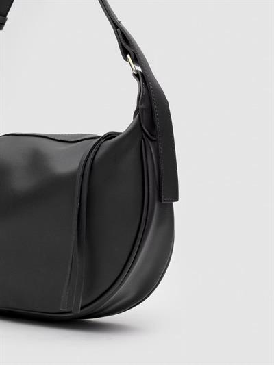 Deri Askılı Çanta Siyah