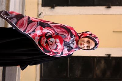 Gül Desenli Şal Siyah