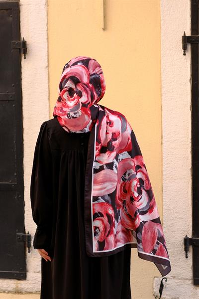 Gül Desenli Şal Siyah