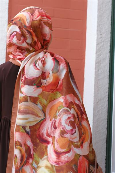 Gül Desenli Şal Sütlü Kahve