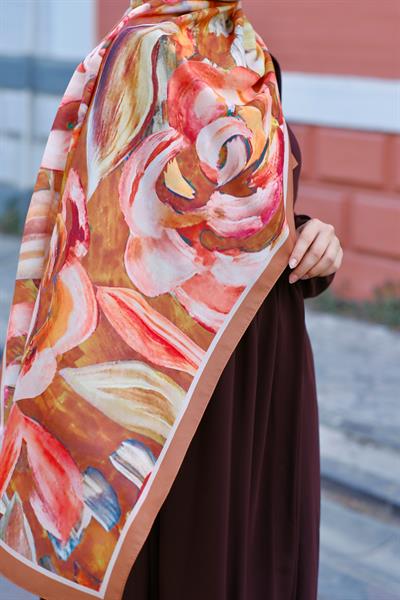 Gül Desenli Şal Sütlü Kahve