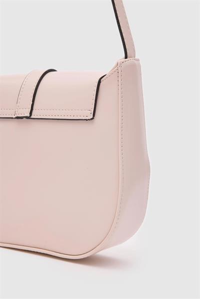 Kapaklı Oval Baget Çanta Krem