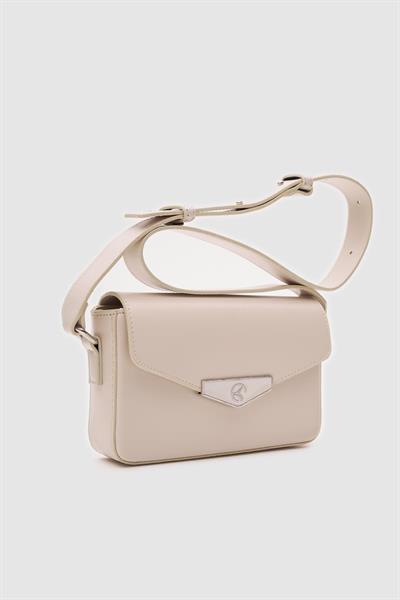 Üçgen Tokalı Çanta Krem