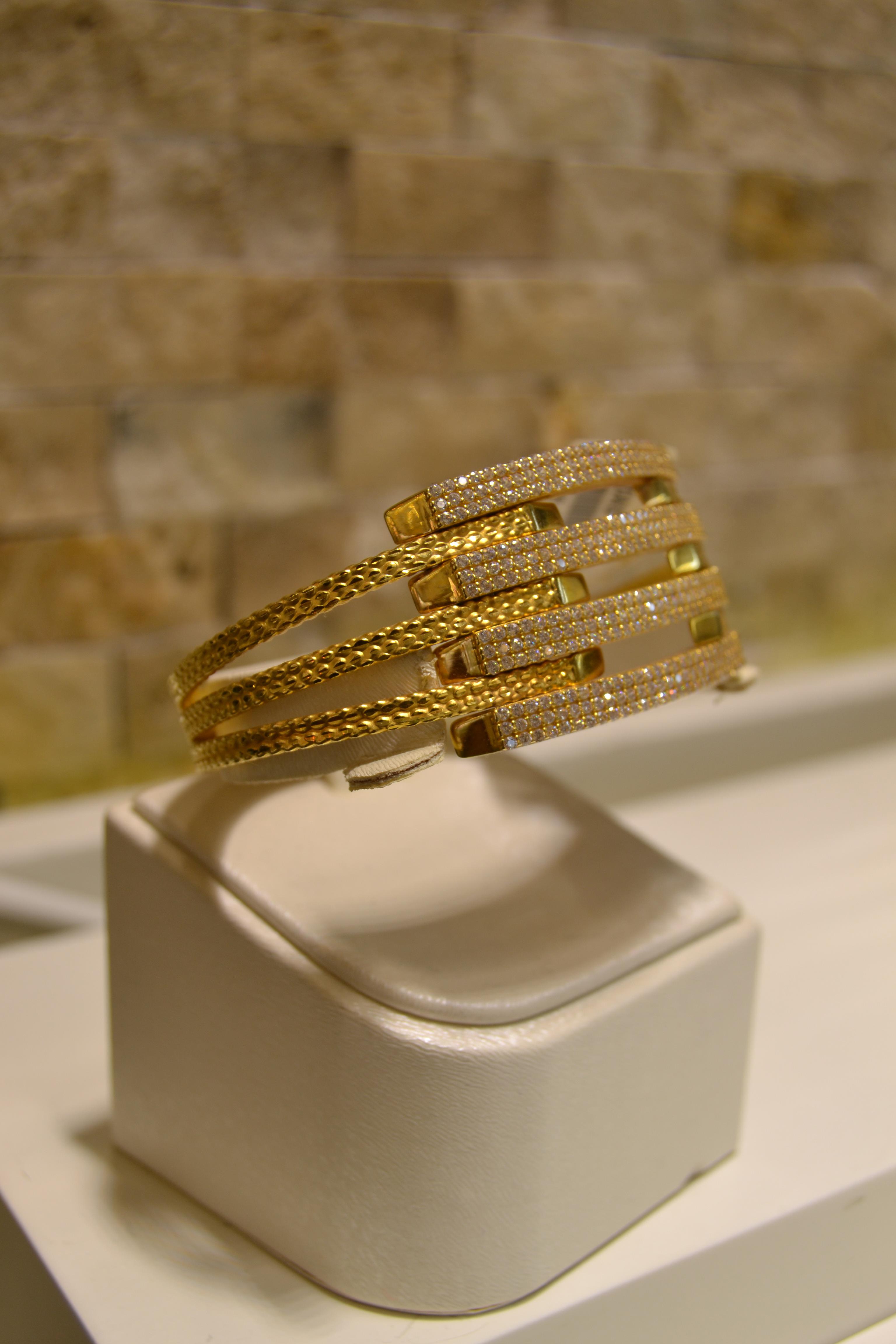 Dört Sıra Kaburga Kelepçe