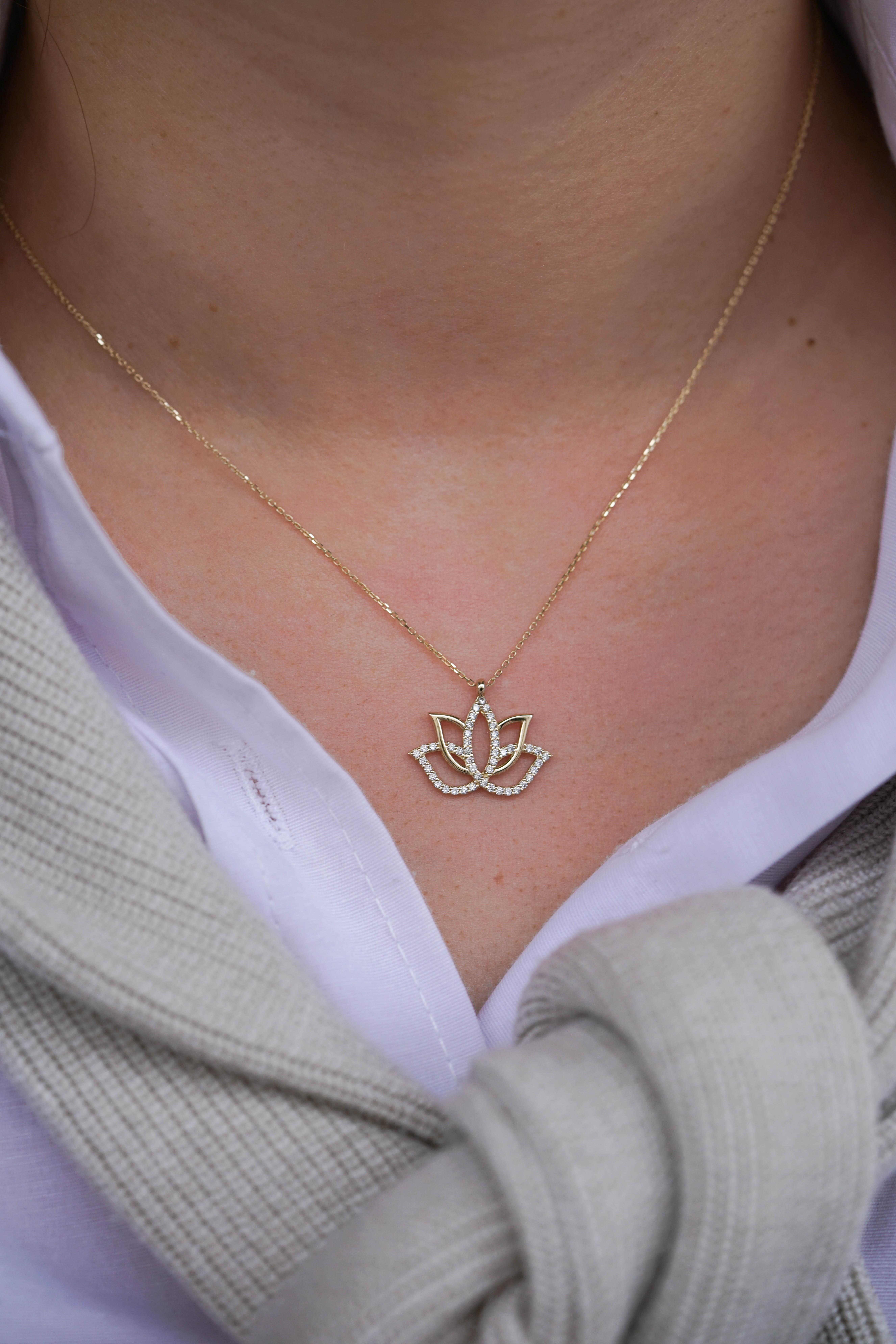 Taşlı Lotus Kolye