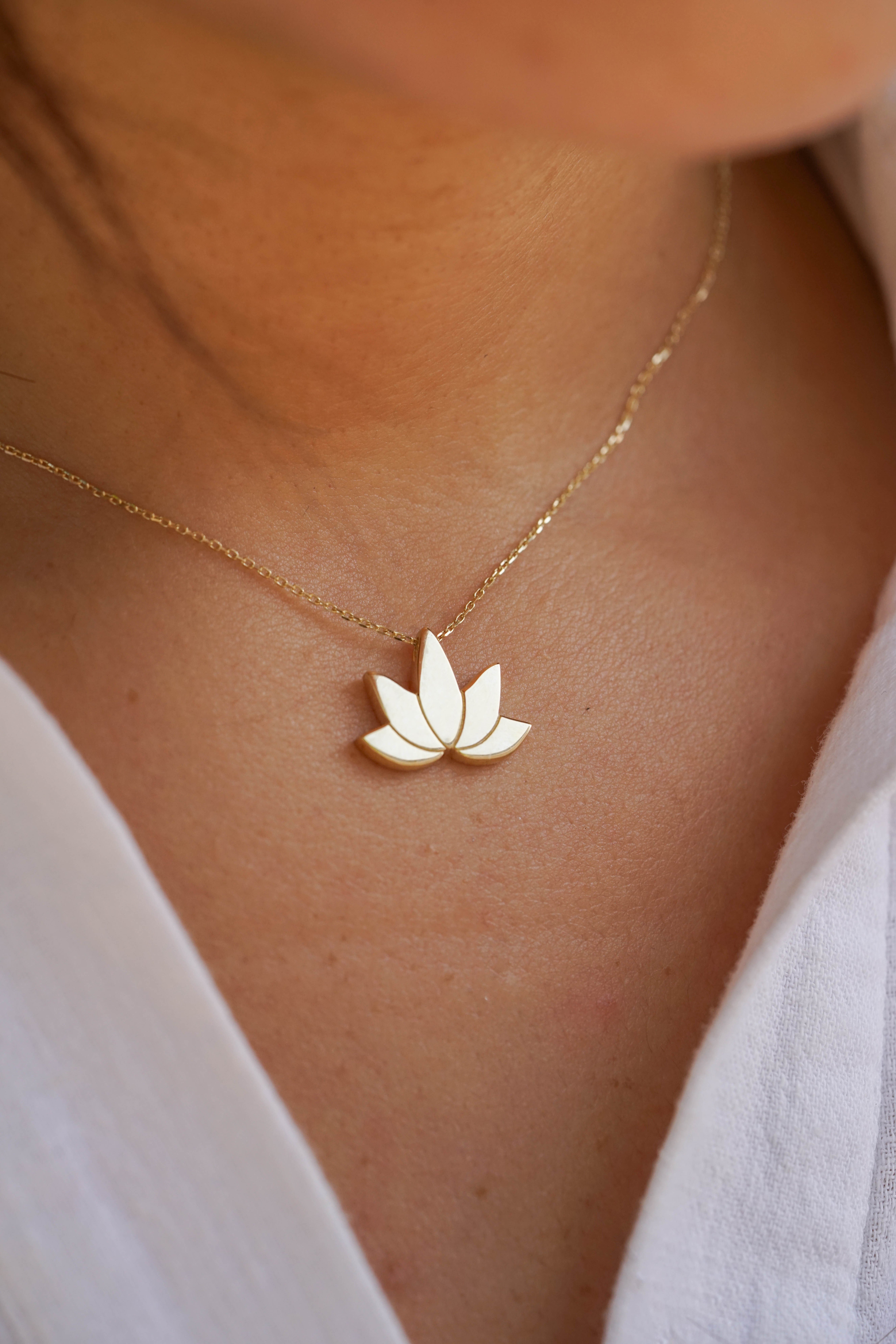  Lotus Kolye