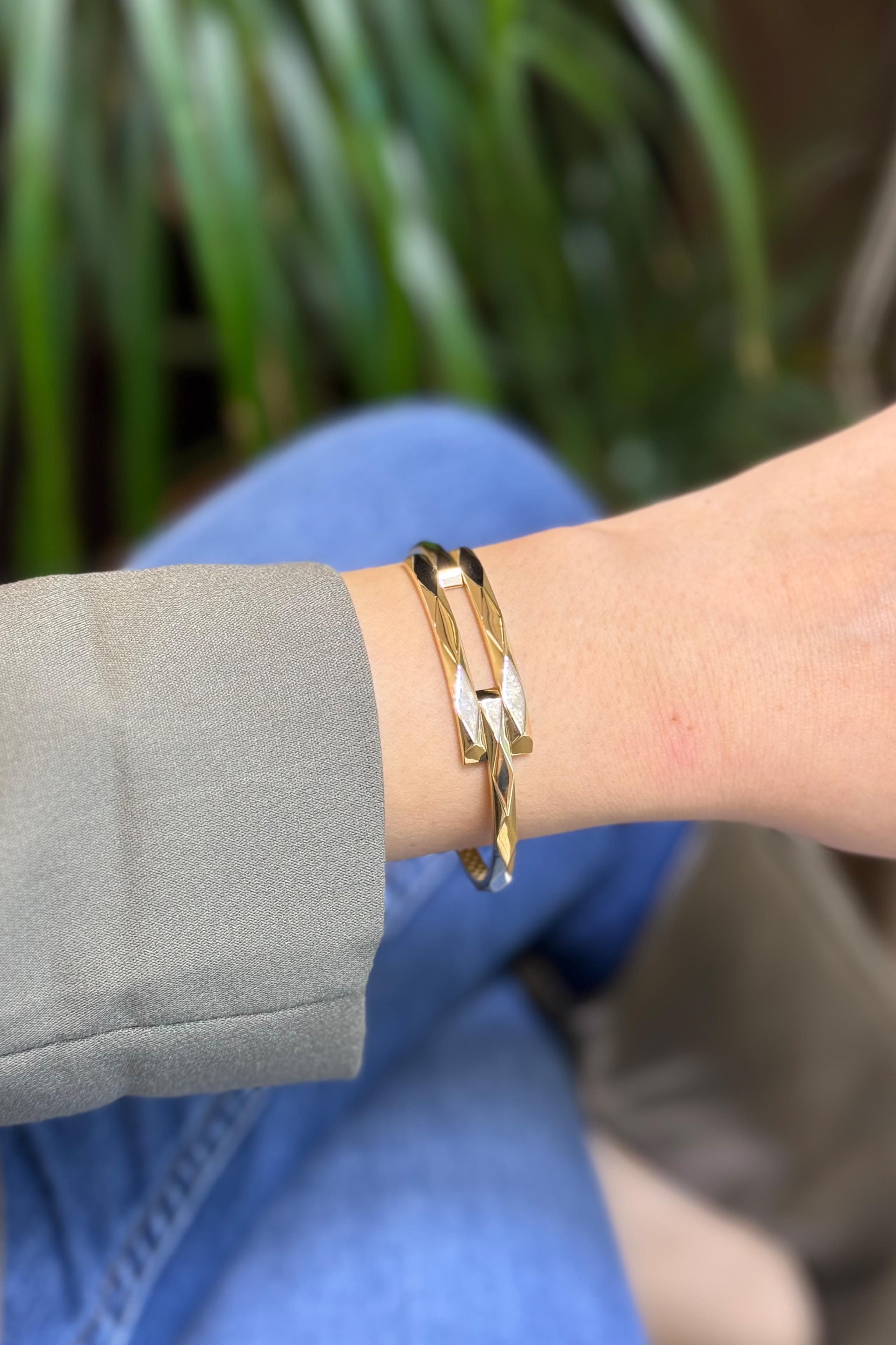 Baklava Desen Kaburga Kelepçe