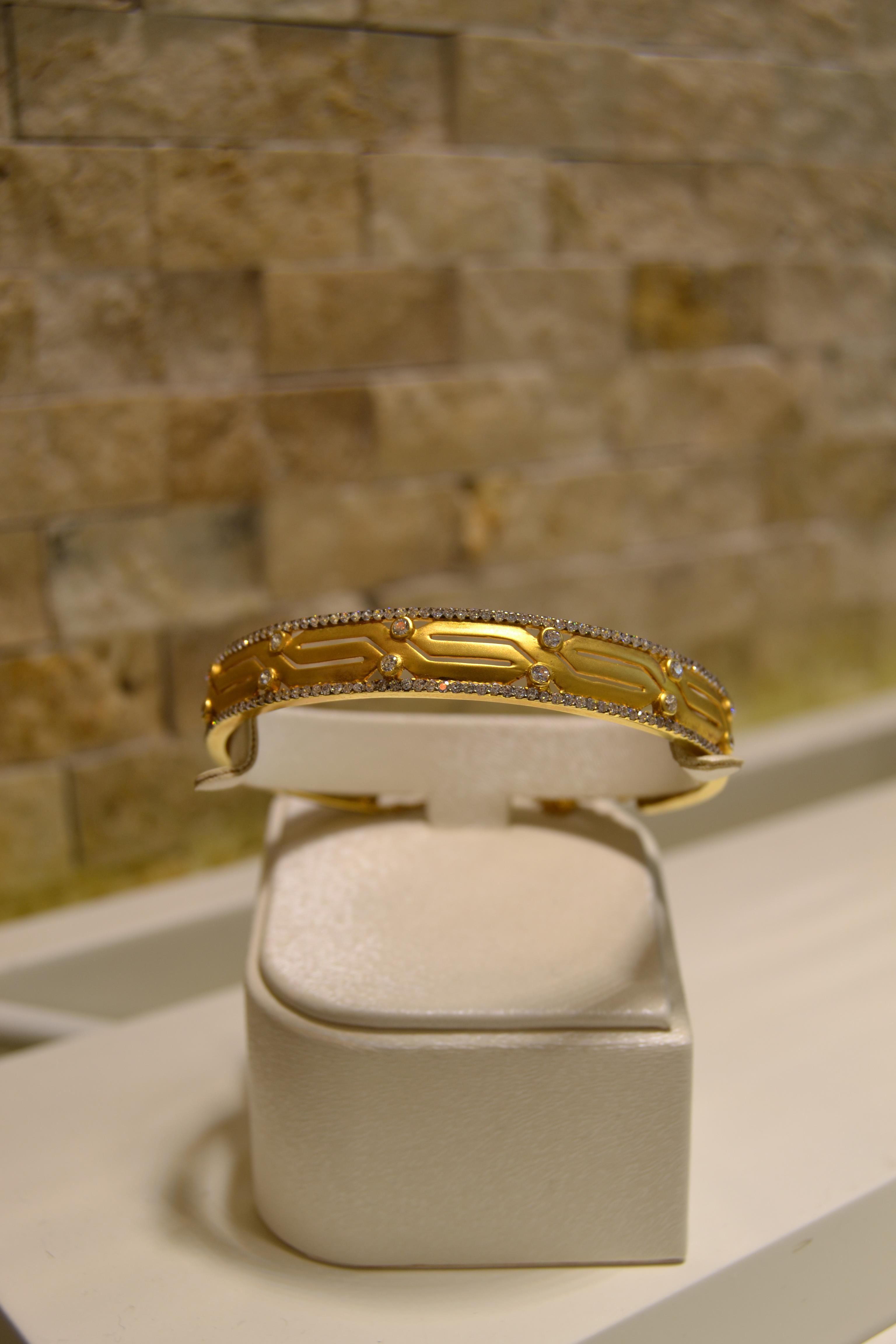 Desenli Altın Kelepçe