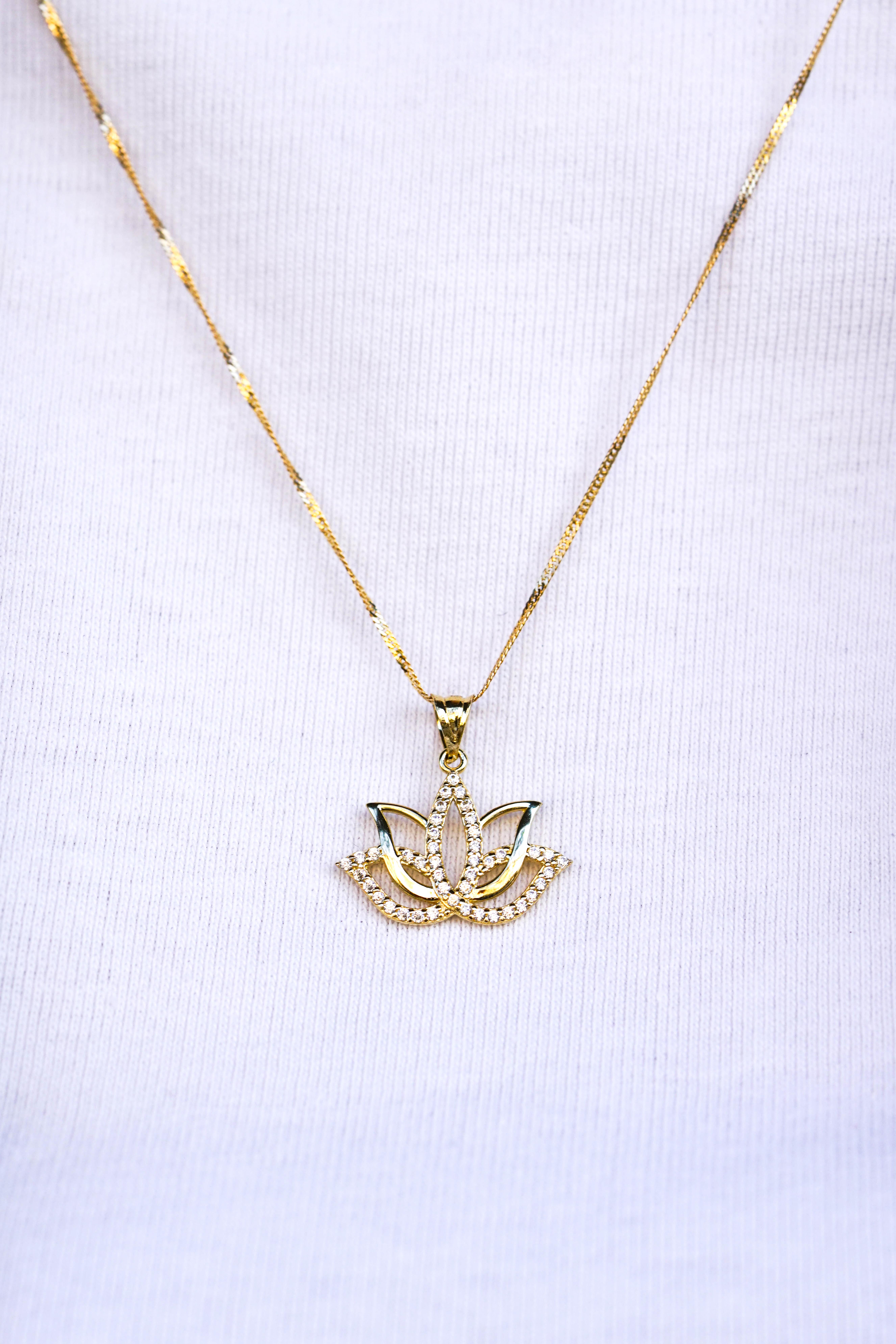 Lotus Kolye