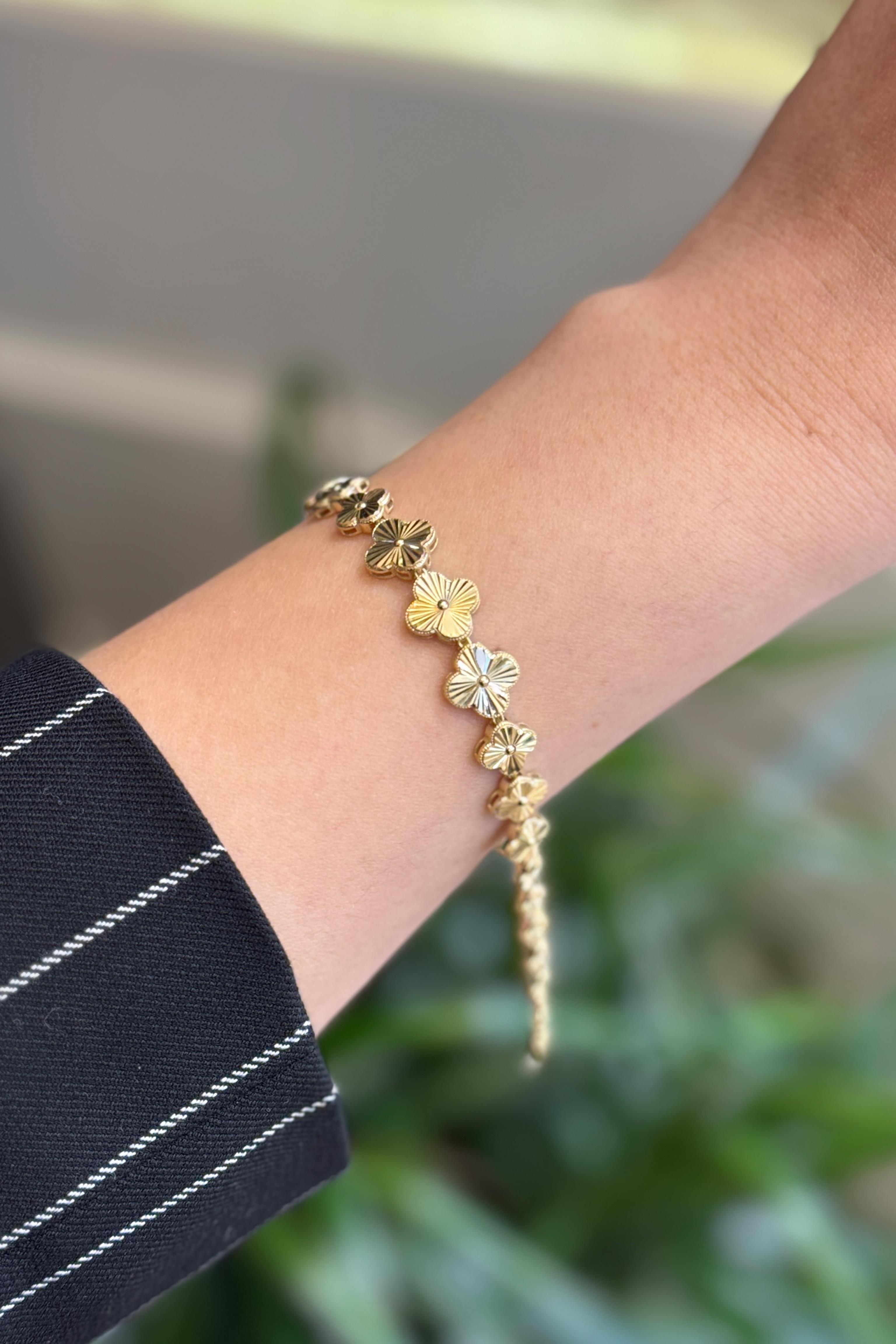 Yonca Motif Gold Bileklik