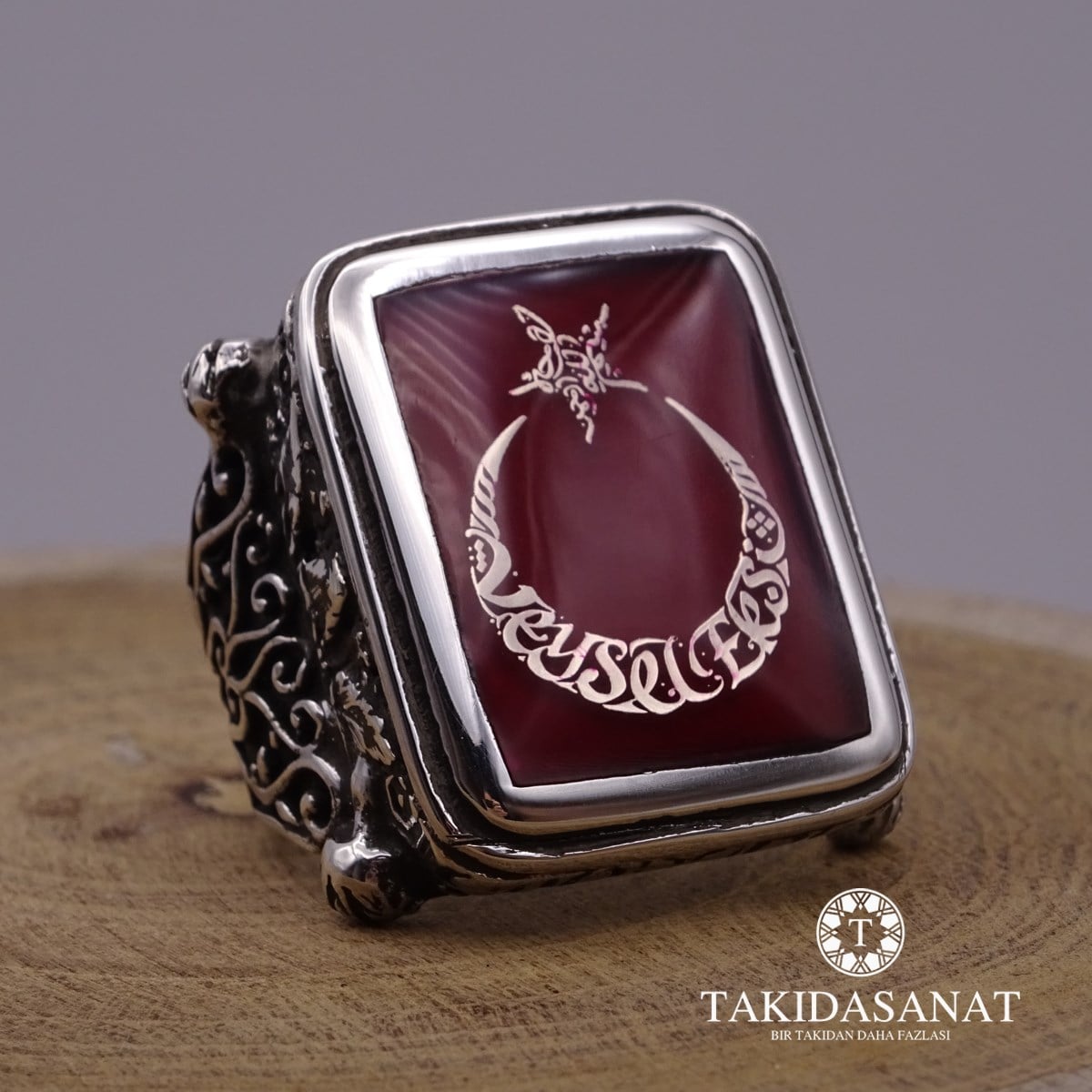 Hilal Şeklinde Türkçe Hatla Tasarlanmış Yüzük