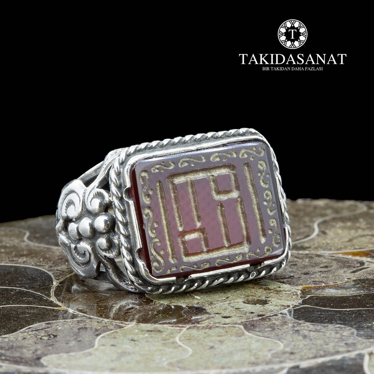 Akik Taşa Kufi '' Allah'' Yazılı El Yapımı Gümüş Yüzük