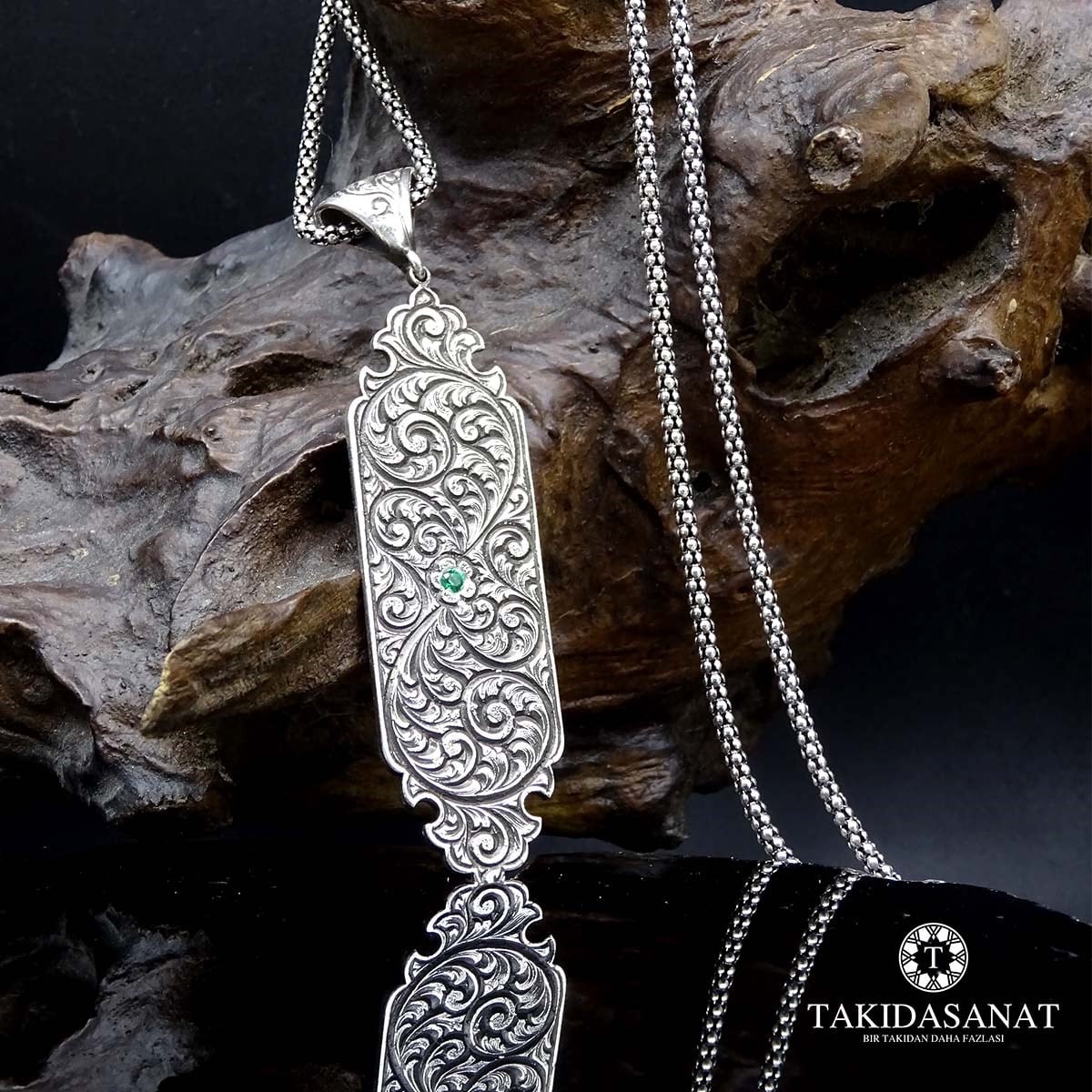 Erzurum Kalem İşlemeli Zümrüt Yeşil Taşlı Gümüş Madalyon