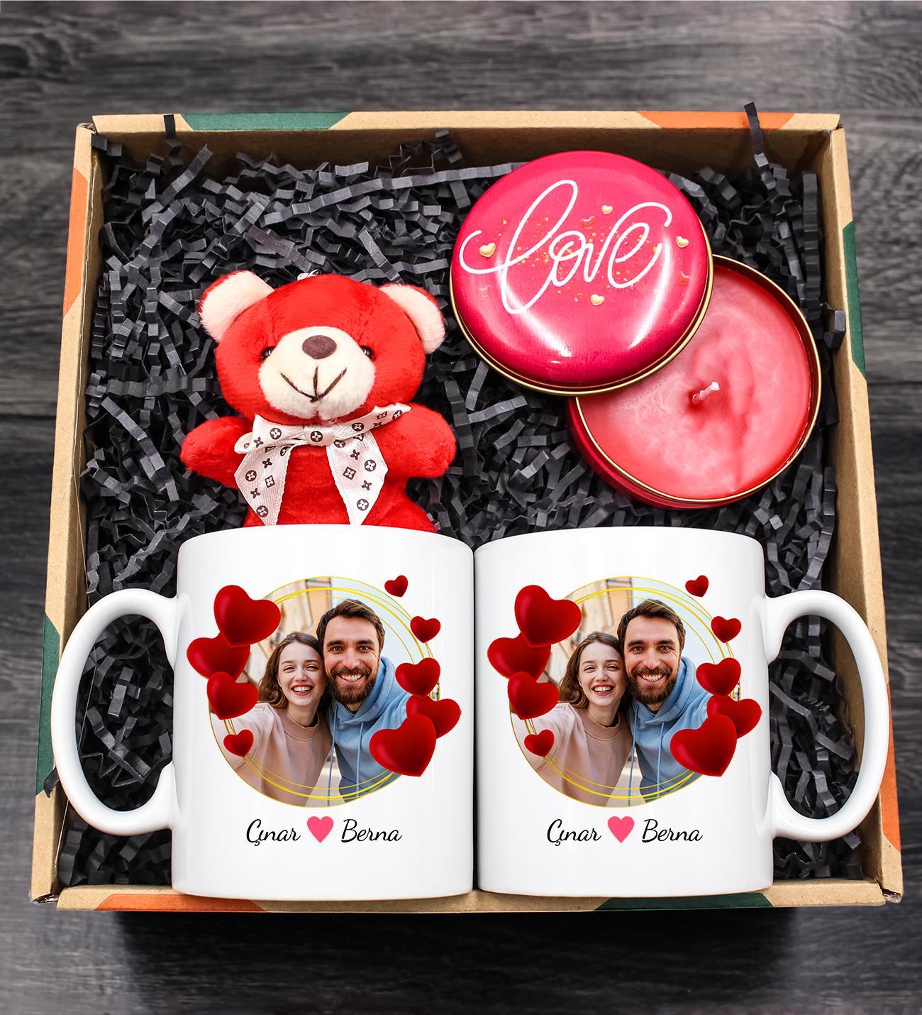 Çiftlere Özel 2'li Fotoğraflı Kupa & Peluş Ayıcık & Metal Love Mum Hediye Seti