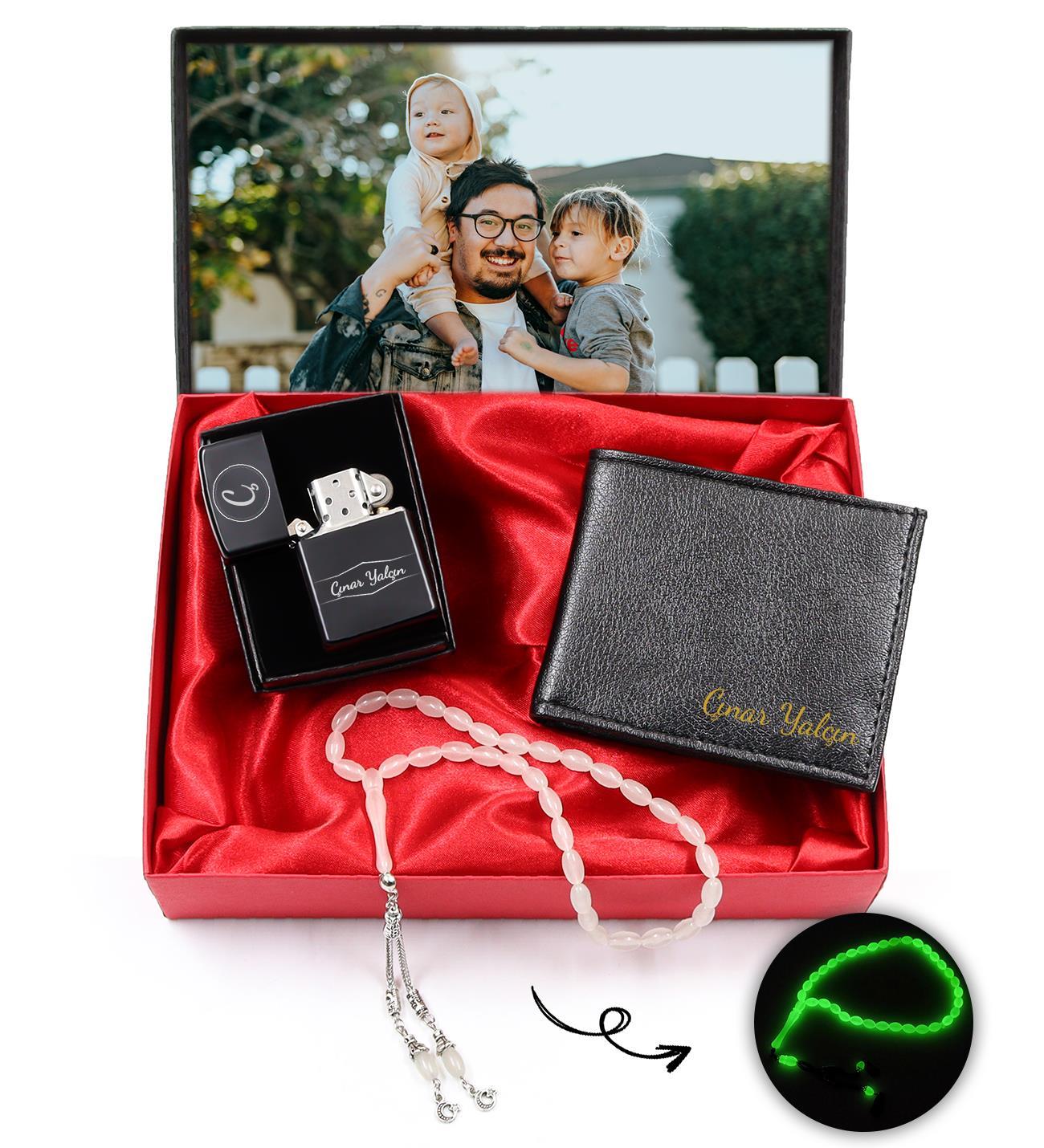 Fotoğraflı Özel Kutusunda Erkek Cüzdan & Zippo Çakmak & Bukalemun Fosforlu Tesbih Hediye Seti 