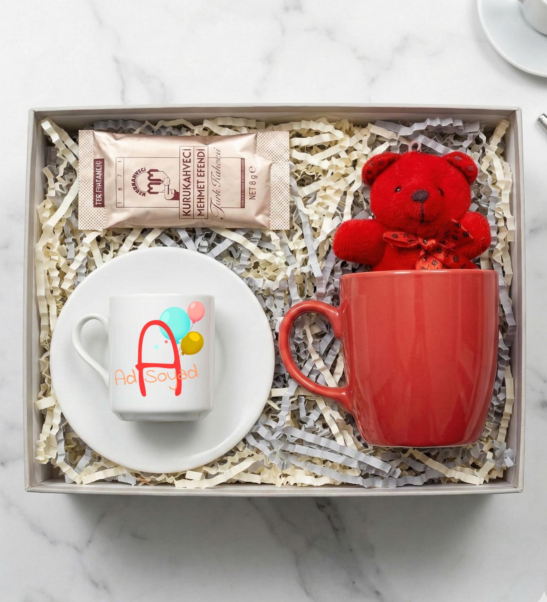 Kişiye Özel Baskılı Türk Kahve Fincanı & Kırmızı Kupa & Kırmızı Anahtarlık Ayıcık & Tek Kullanımlık Kahve Hediye Seti