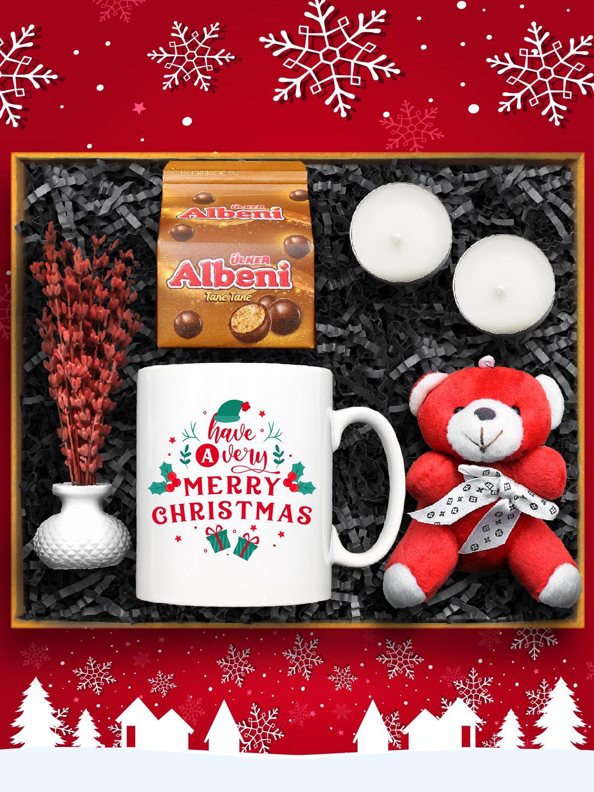 Yılbaşına Özel Christmas Kupa & Peluş Anahtarlık & Lavanta & Albeni Tane Tane & 2'li Mum Hediye Seti