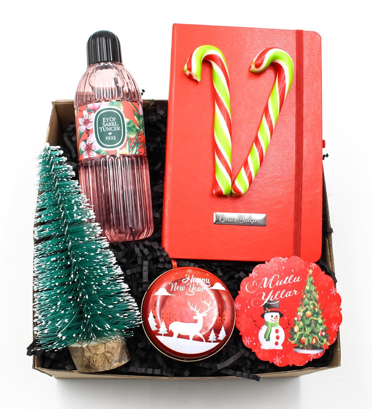 Yılbaşına Özel Premium Hediye Kutusu ( 400ml. Kolonya & Yılbaşı Ağacı & Kırmızı Defter & Yılbaşı Mum & 2'li Baston Şeker & Bardak Altlığı)