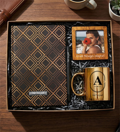 Kişiye Özel Gold Renk Aynalı Kupa Bardak & Fotoğraflı Çerçeve & Gold Defter & Siyah Roller Kalem Premium Ofis Hediye Seti