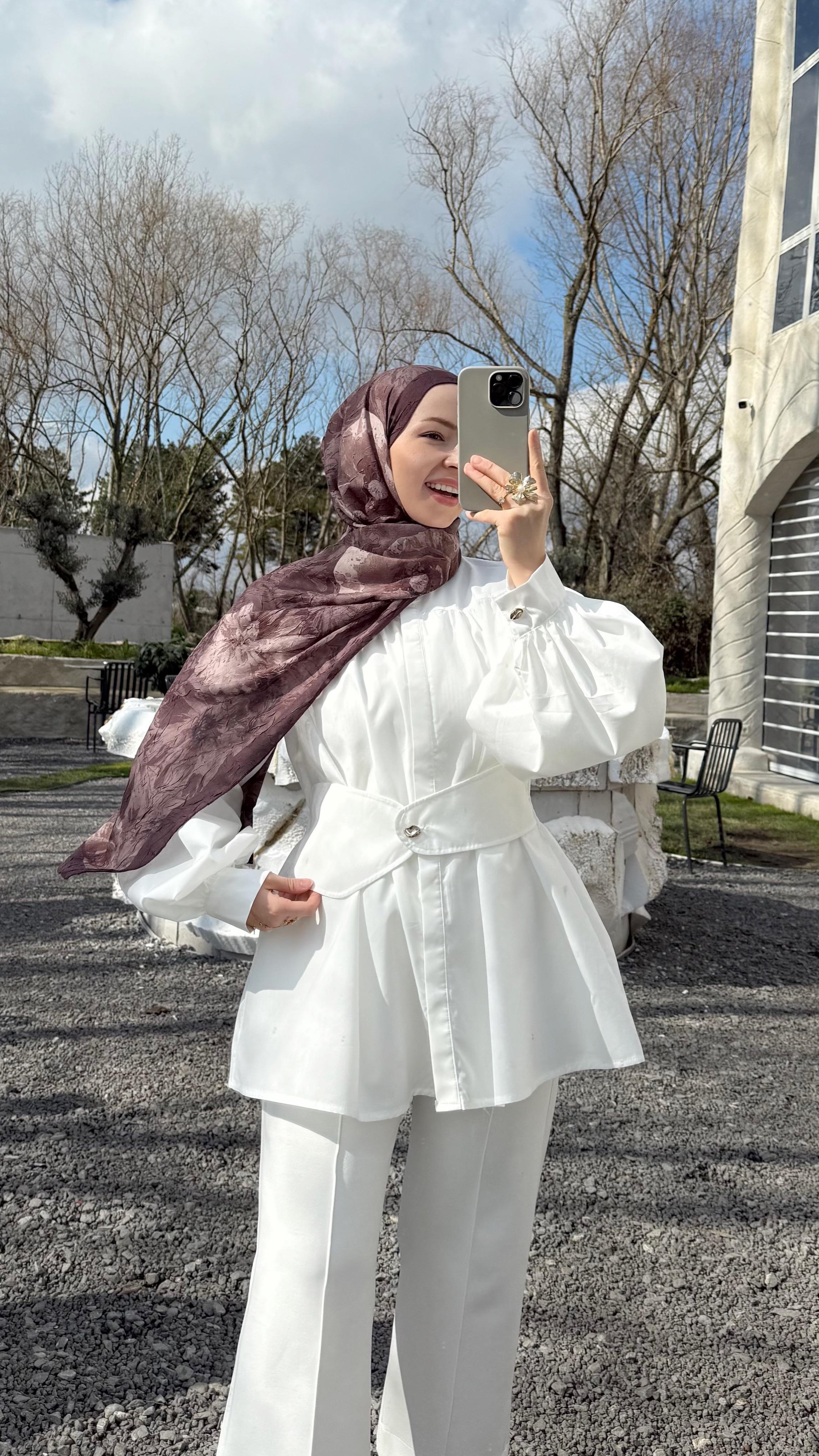 Alda Porsaj Kemer Detaylı Ekru Gömlek