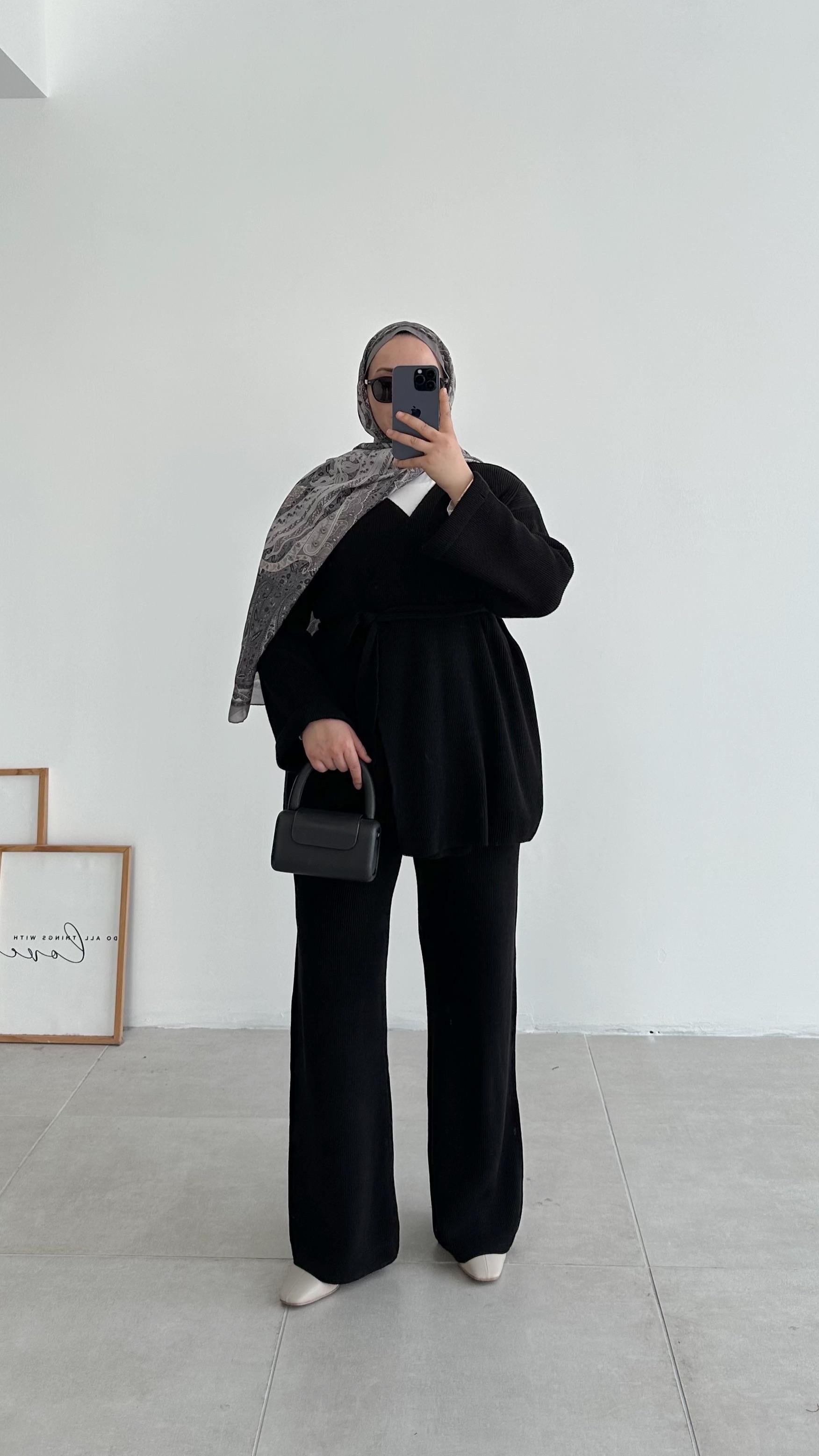 Alexa Hırkalı Siyah Triko Takım