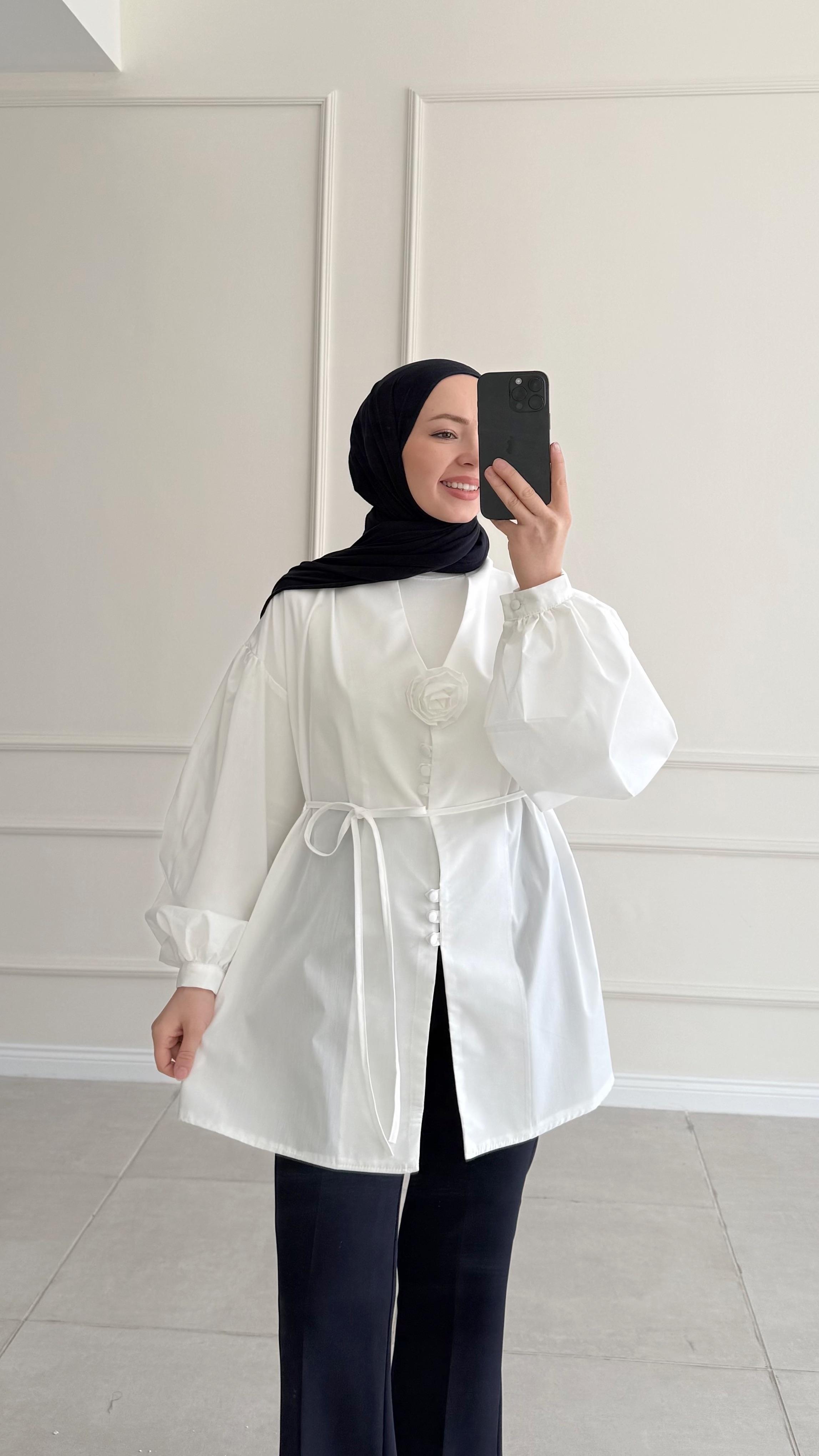 Asya Çiçek Detaylı Beyaz Gömlek