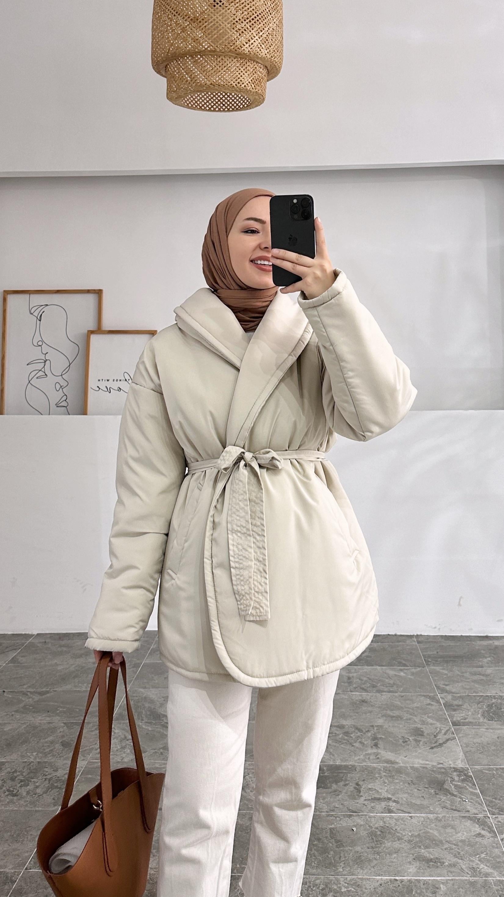 Bony Düz Kemerli Krem Şişme Mont