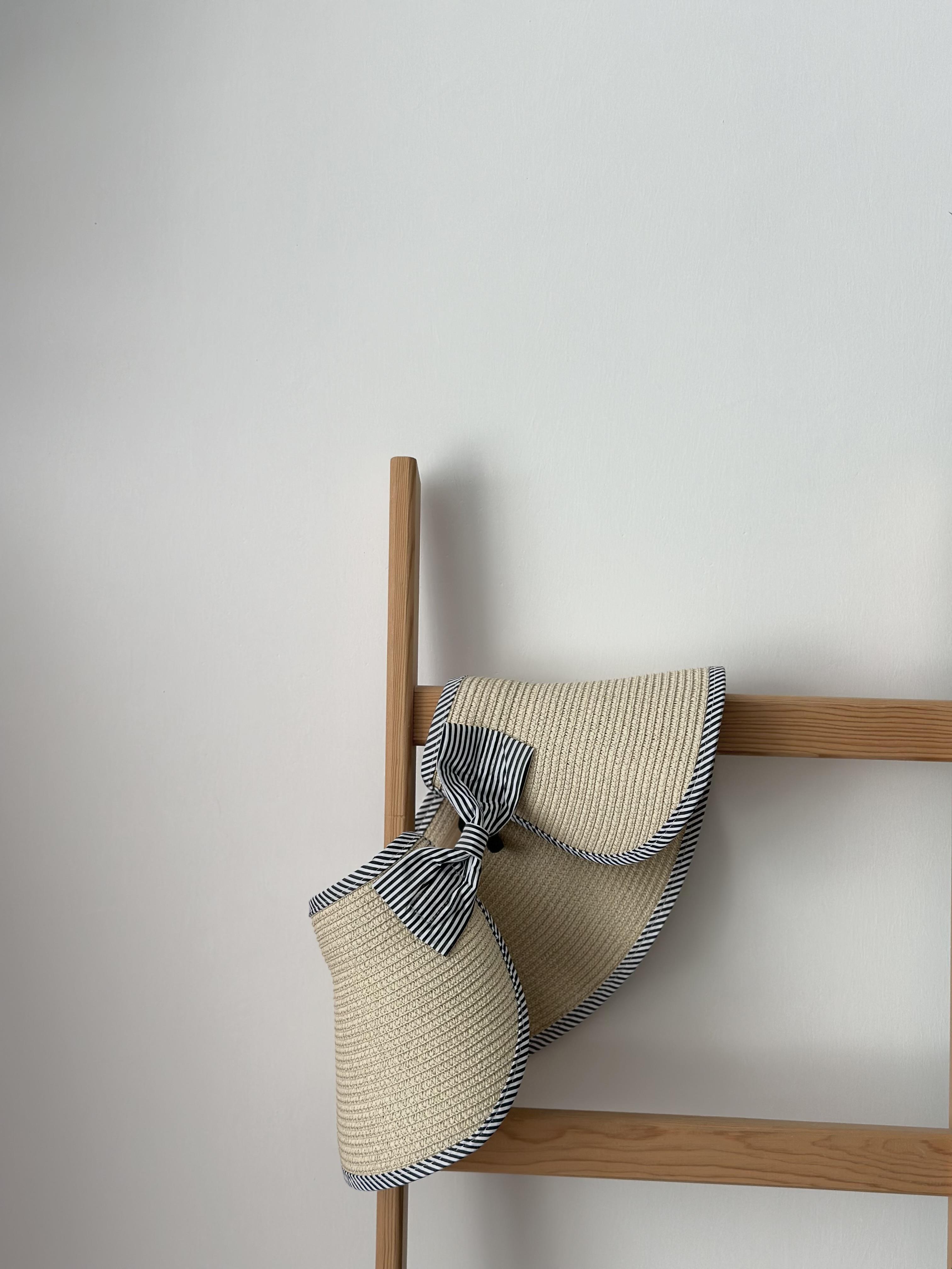 Çizgili Fiyonklu Katlanabilir Vizör Krem Hasır Şapka