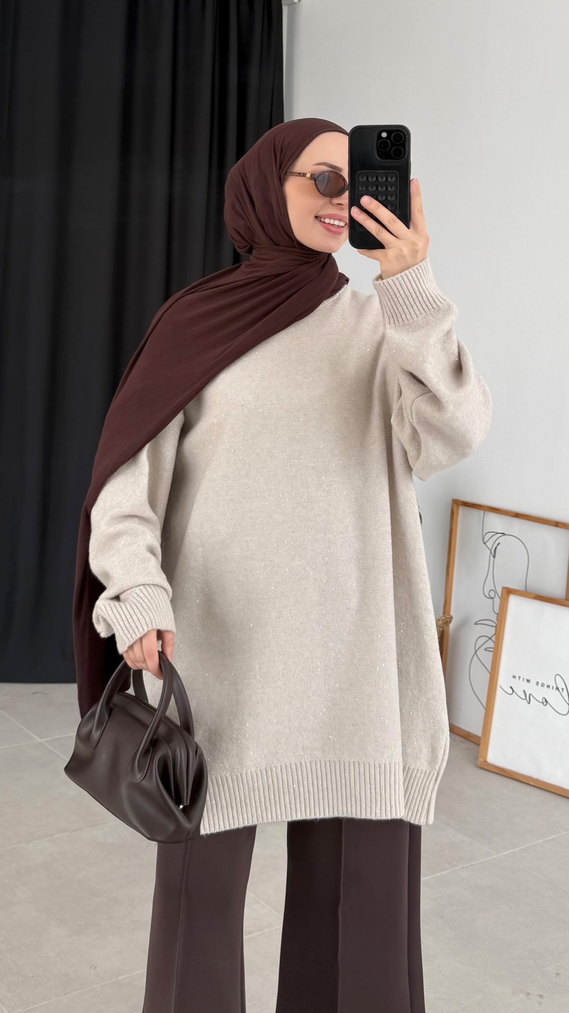 Dani Taşlı Krem Kazak