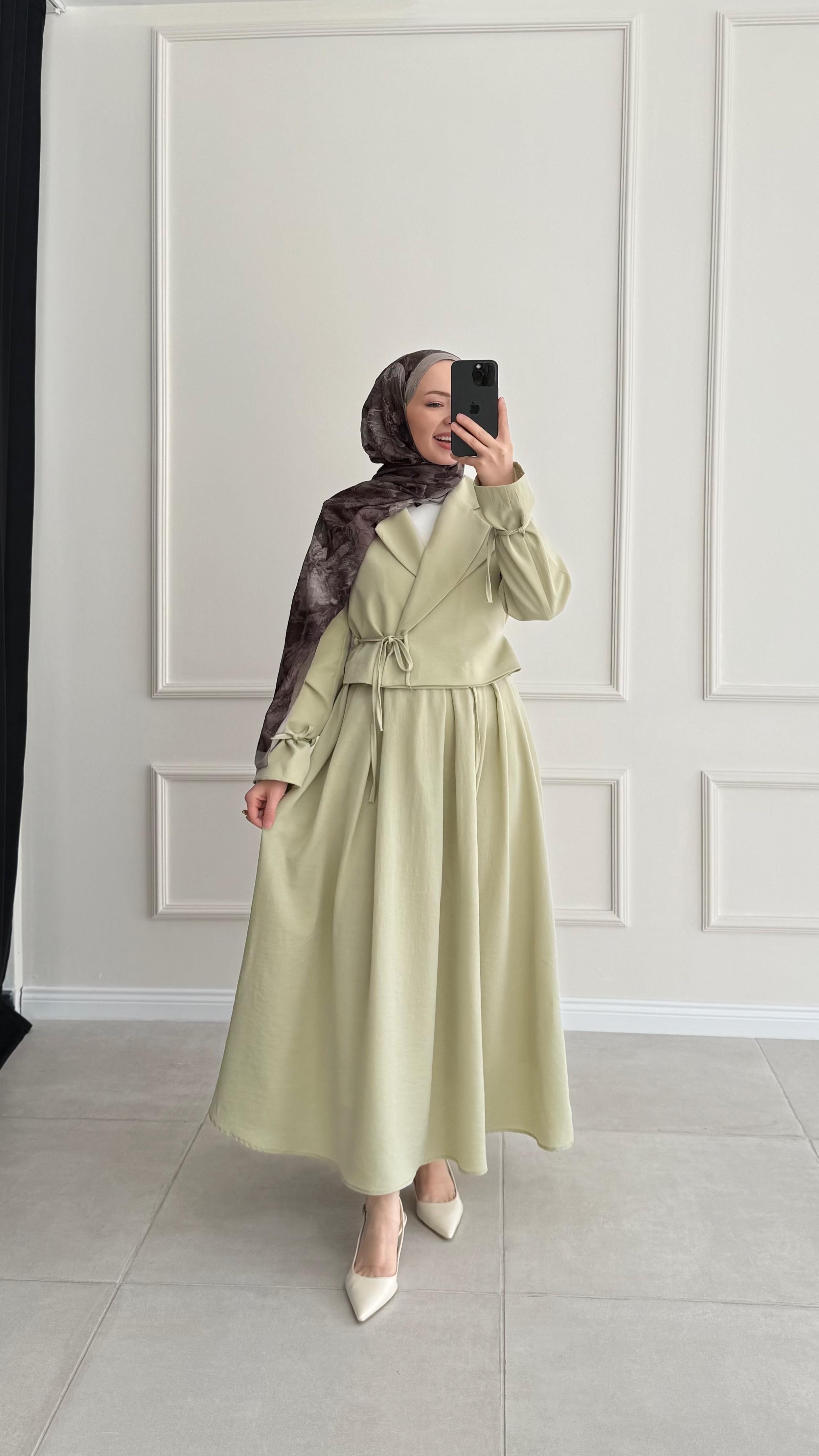 Defes Çift Yaka Yeşil Etekli Takım 