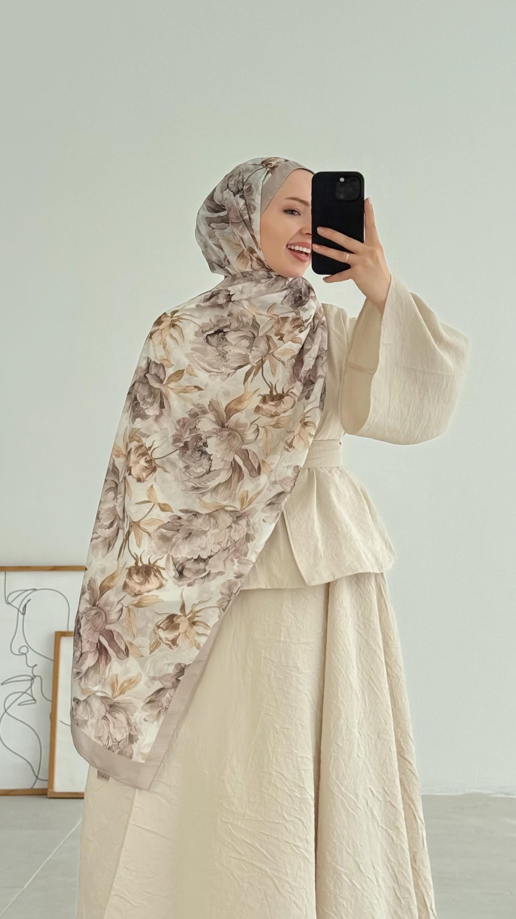 Dion Çiçek Desenli İpek Krem Şal