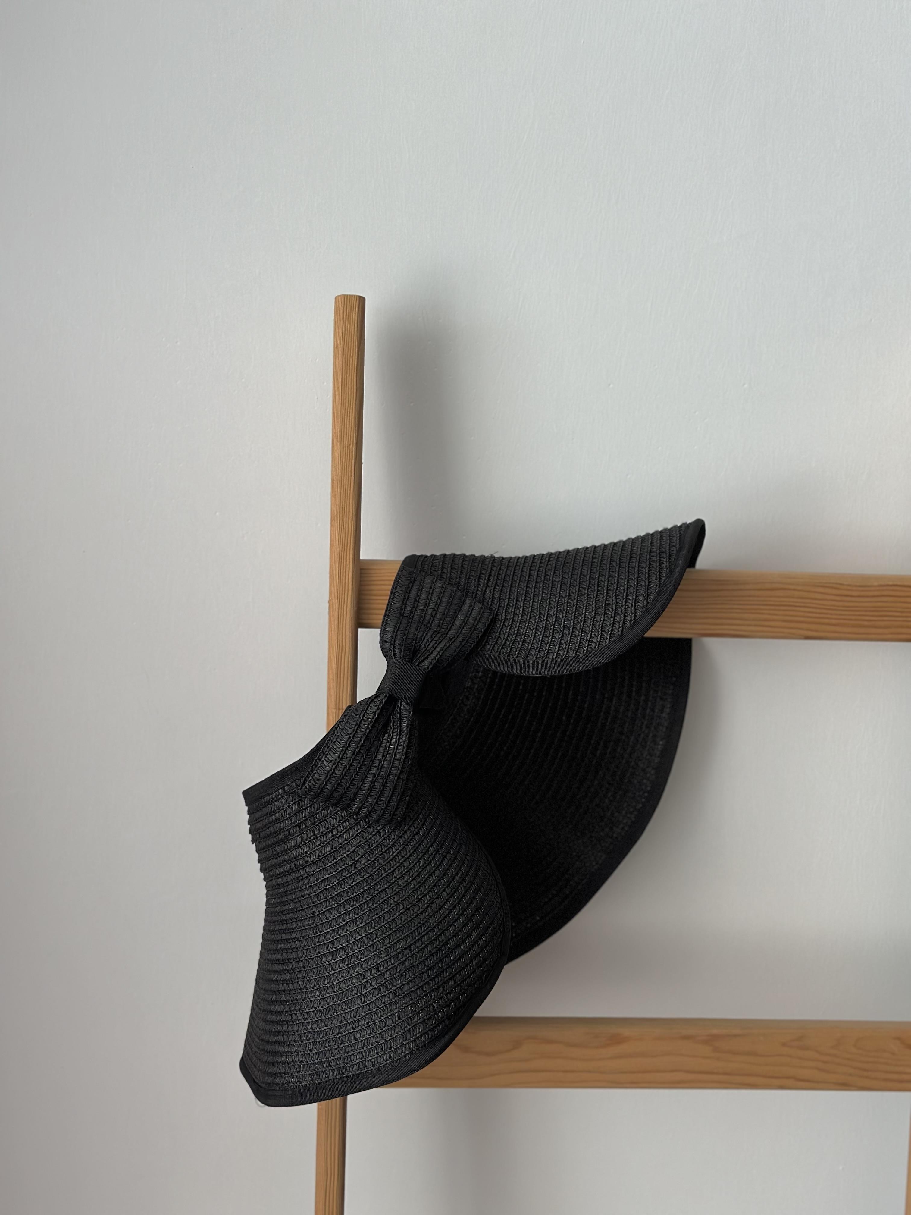 Fiyonklu Katlanabilir Vizör Siyah Hasır Şapka