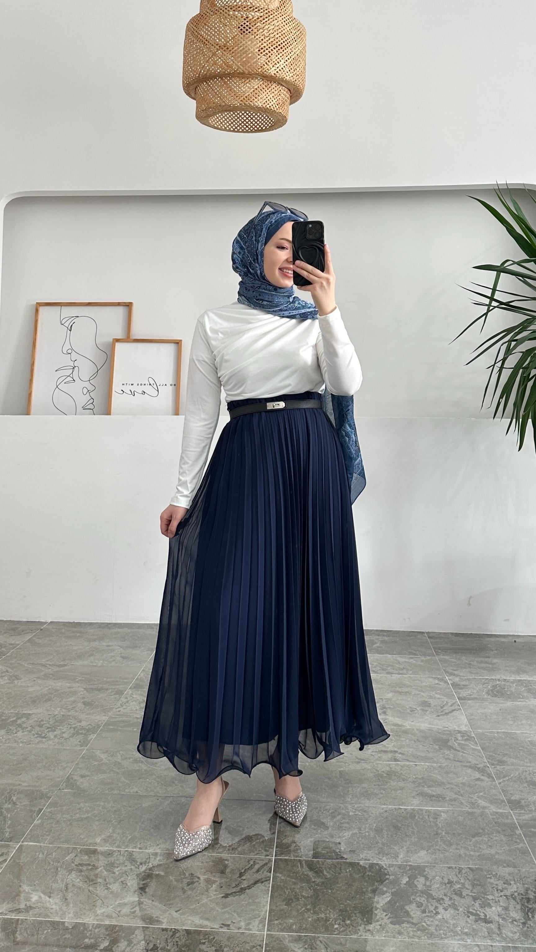 Kaylee Piliseli Şifon Lacivert Etek