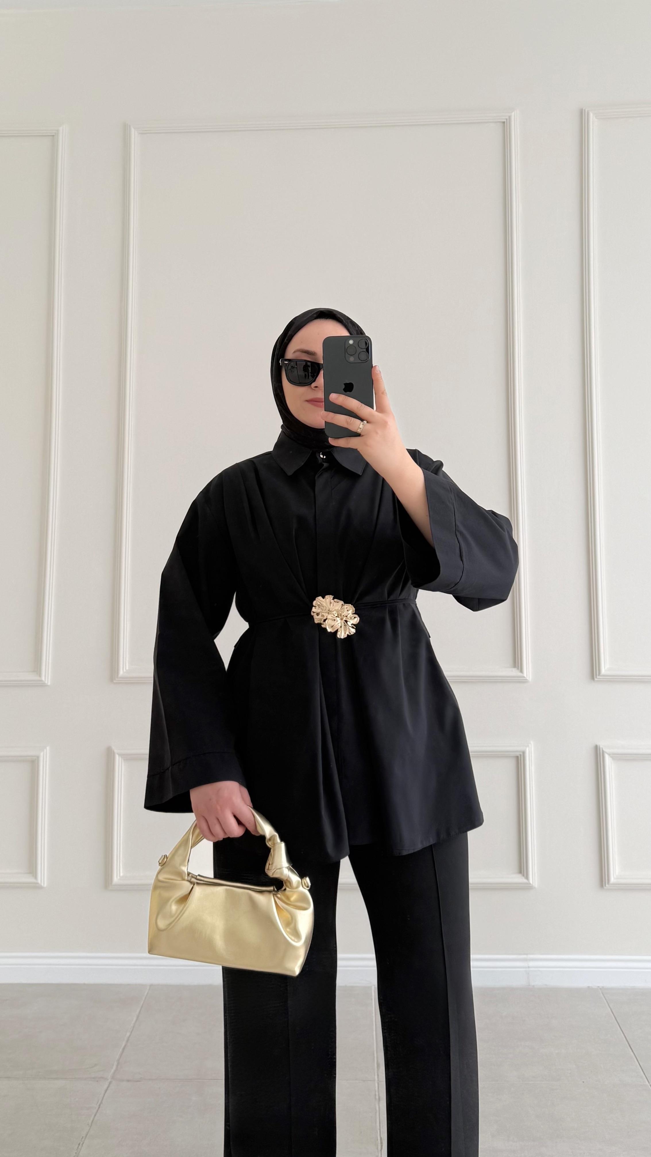 Ladonna Gold Broş Detaylı Siyah Tasarım Gömlek