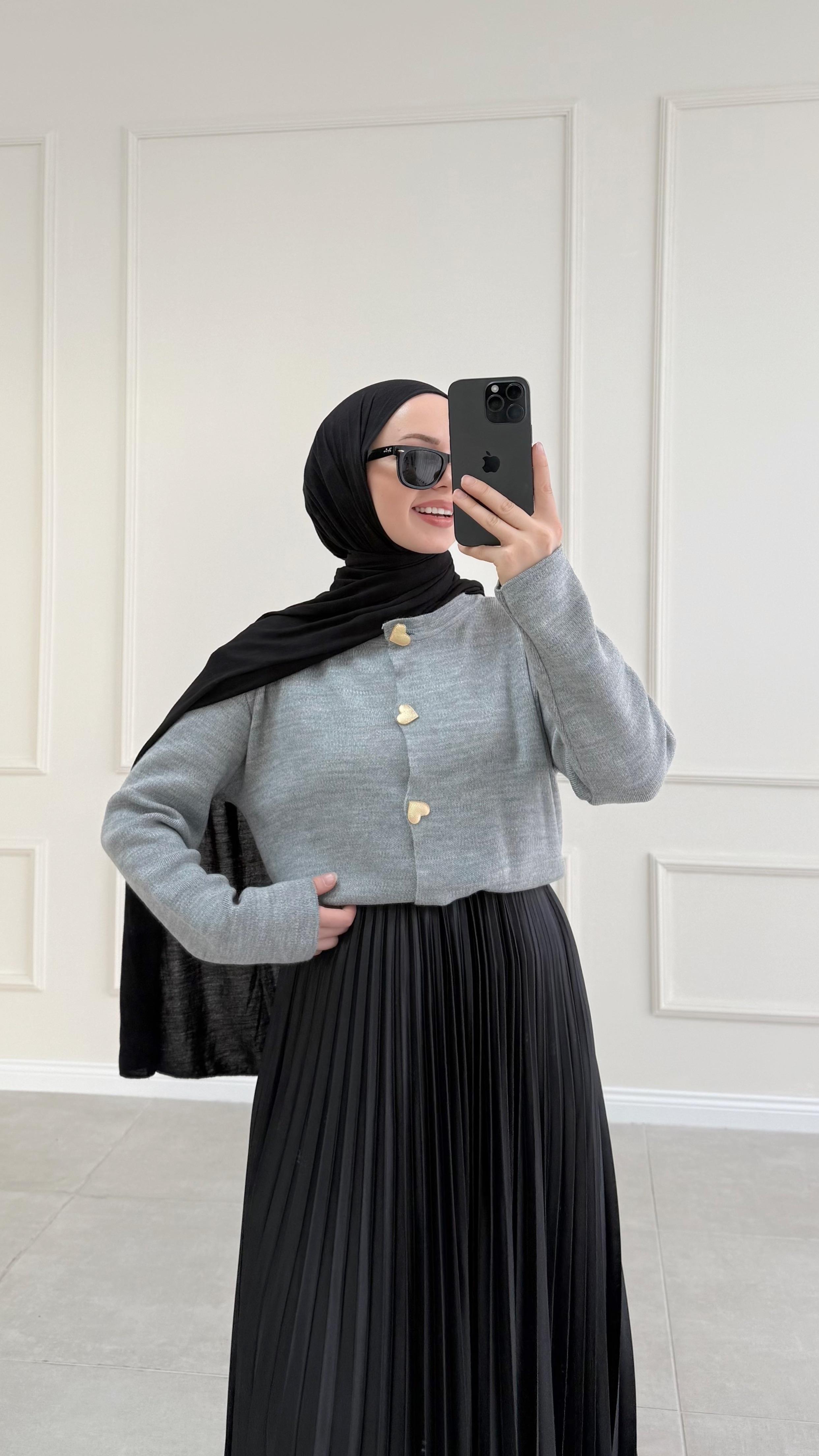 Mayra Kalp Düğme Gri Triko Hırka