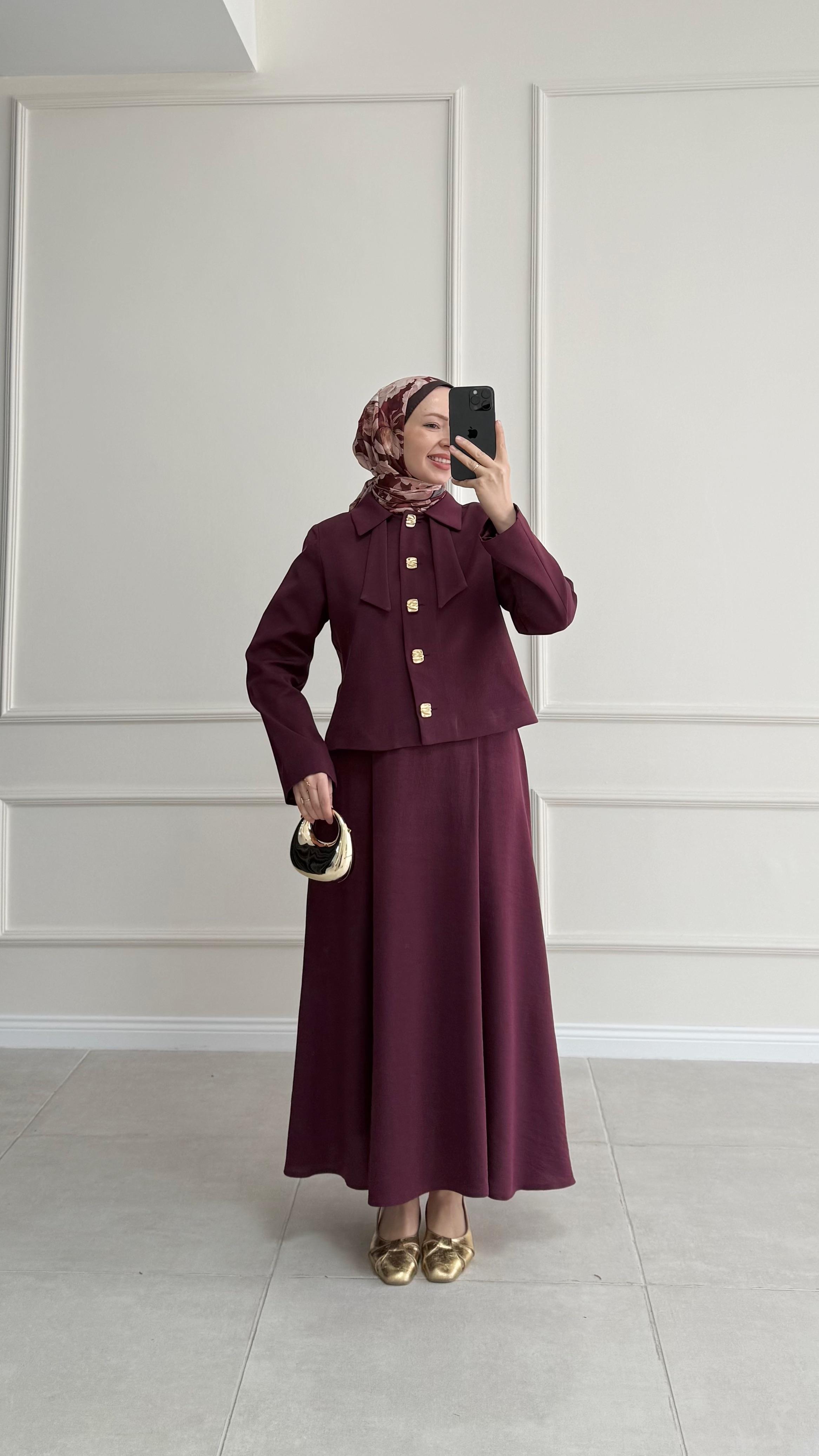 Meval Fiyonklu Çift Yaka Mürdüm Takım (ÖN SİPARİŞ ÜRÜNÜDÜR 7-10 İŞ GÜNÜ ÜRETİM SÜRESİDİR)