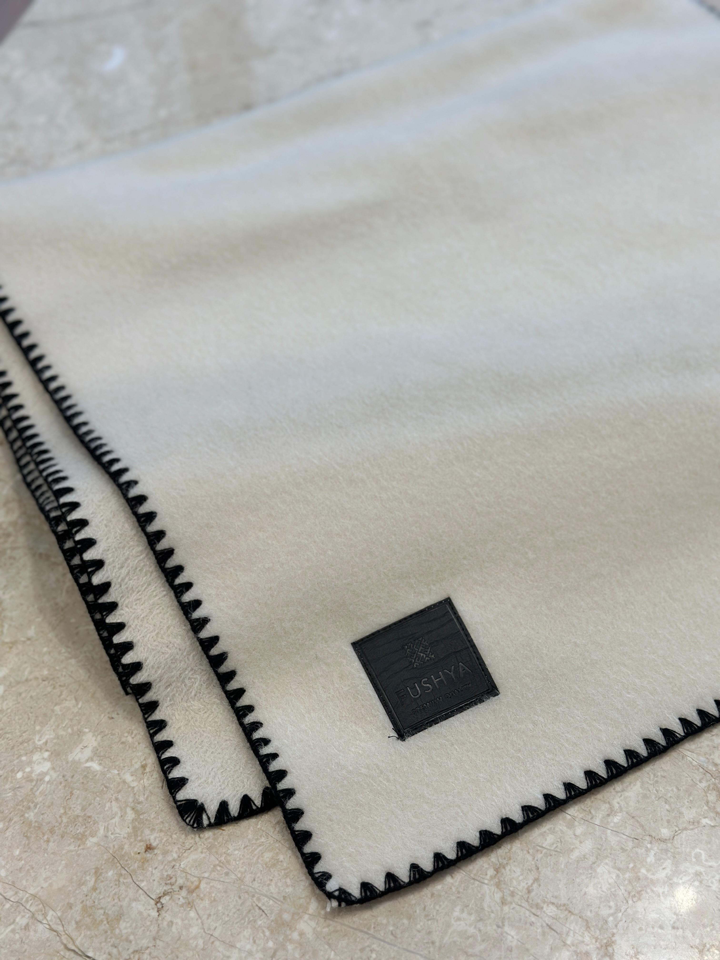 Premium Kaşe Biyeli Krem Atkı