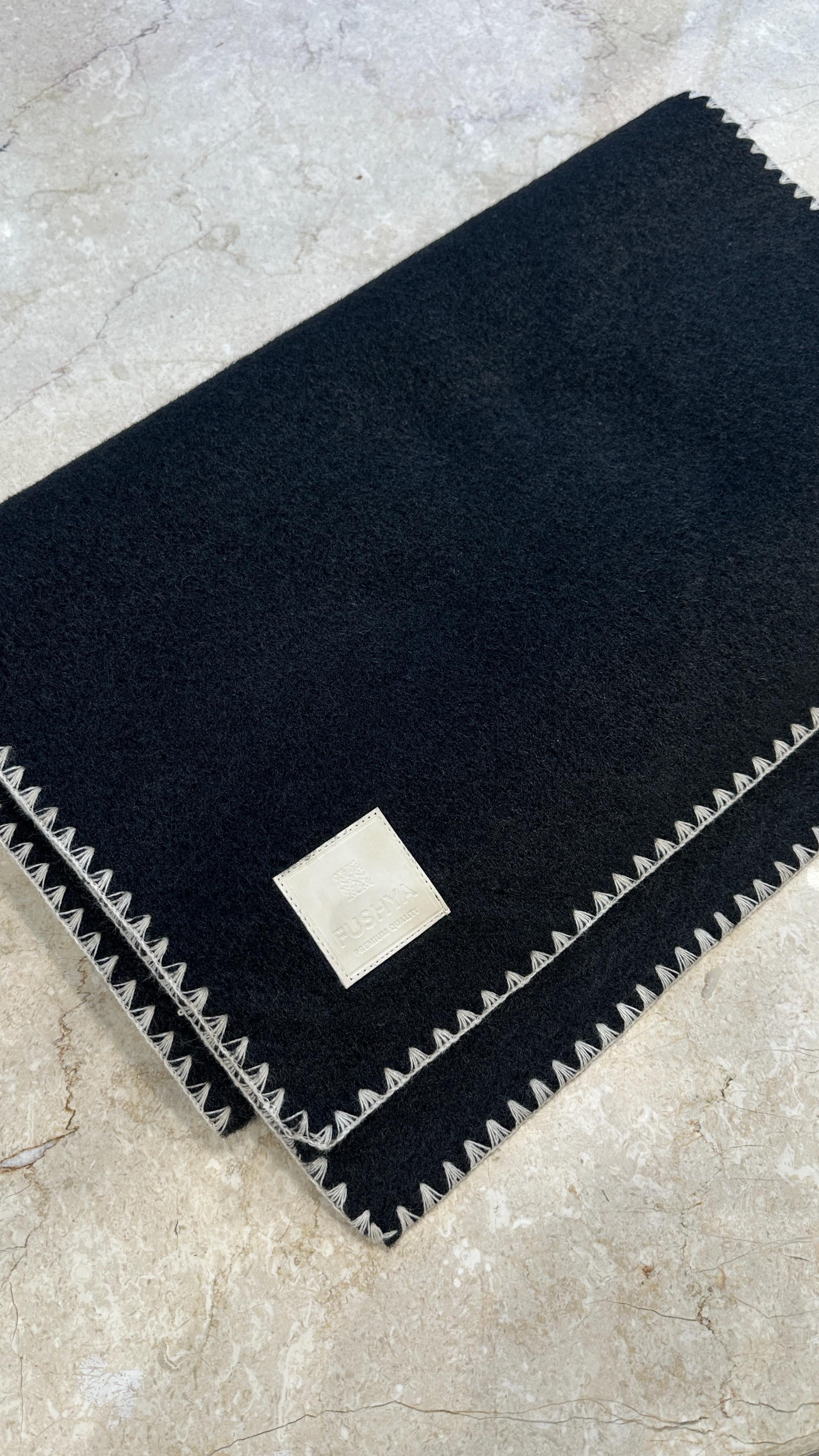 Premium Kaşe Biyeli Siyah Atkı