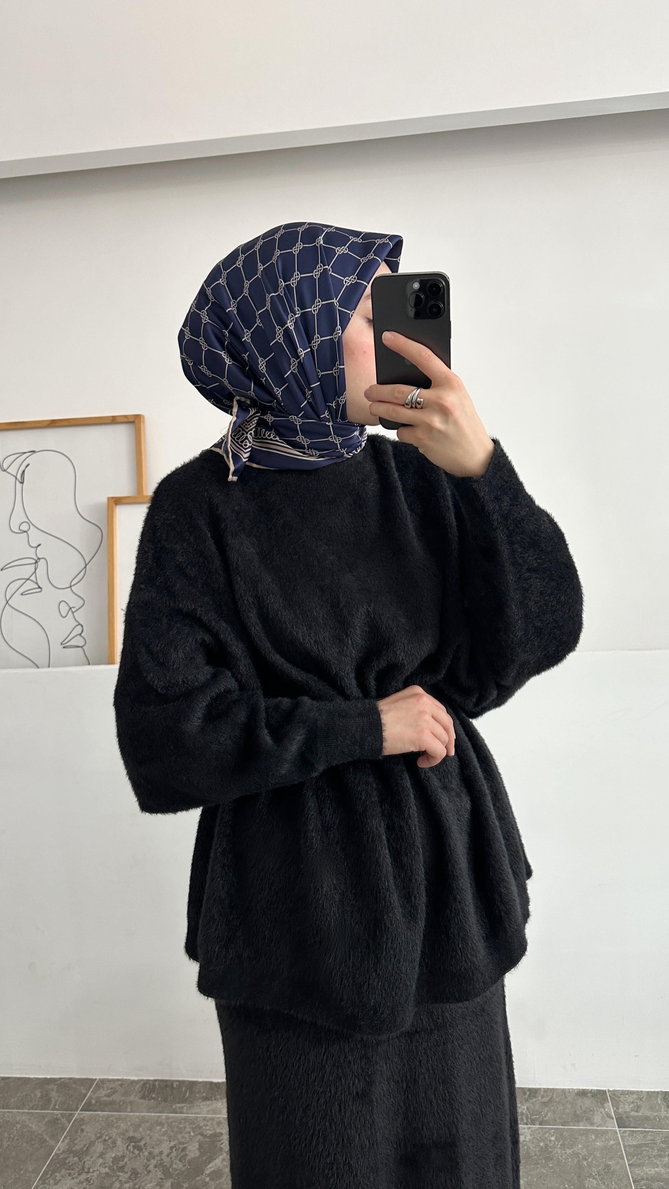 Quinn Desenli Lacivert Eşarp