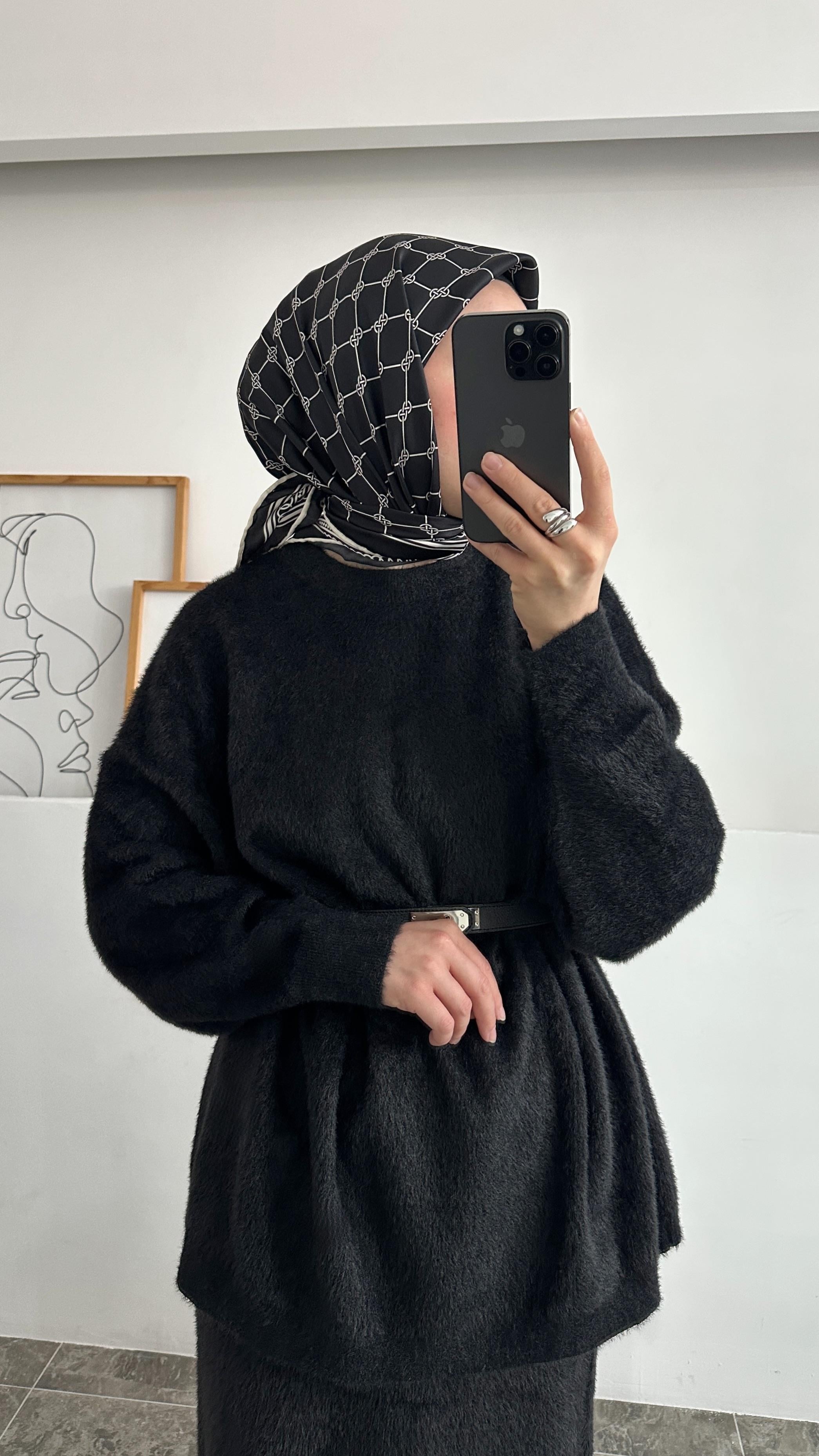 Quinn Desenli Siyah Eşarp