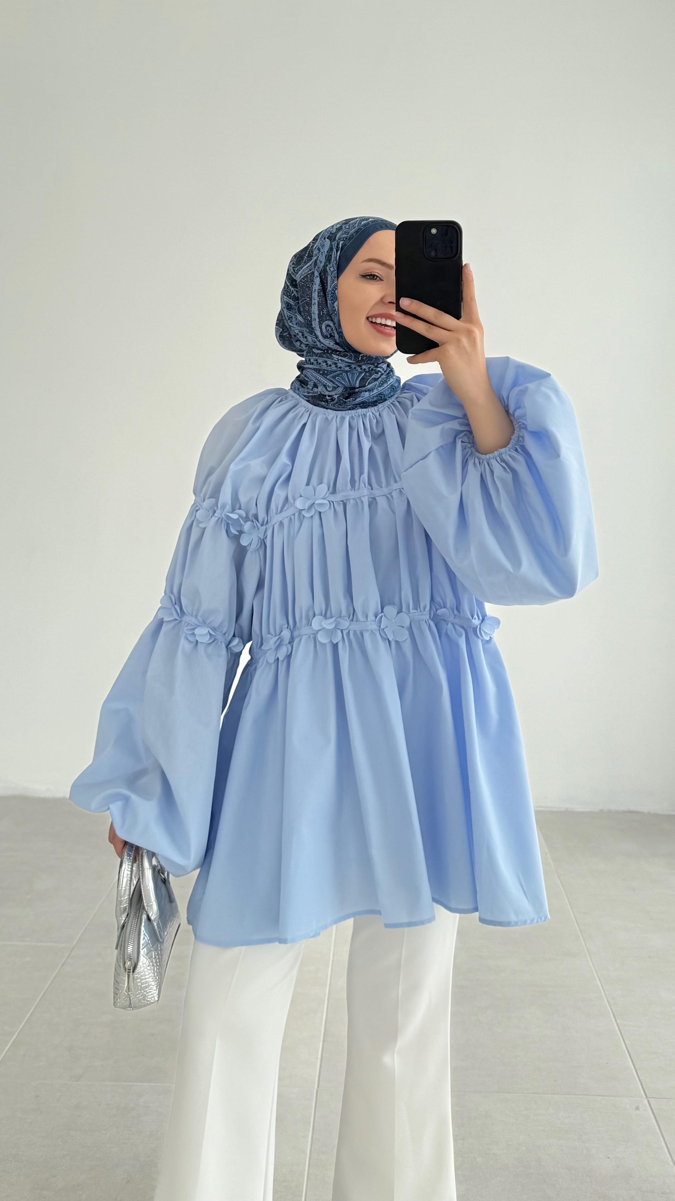 Reglan Minik Çiçek Detaylı Mavi Bluz 