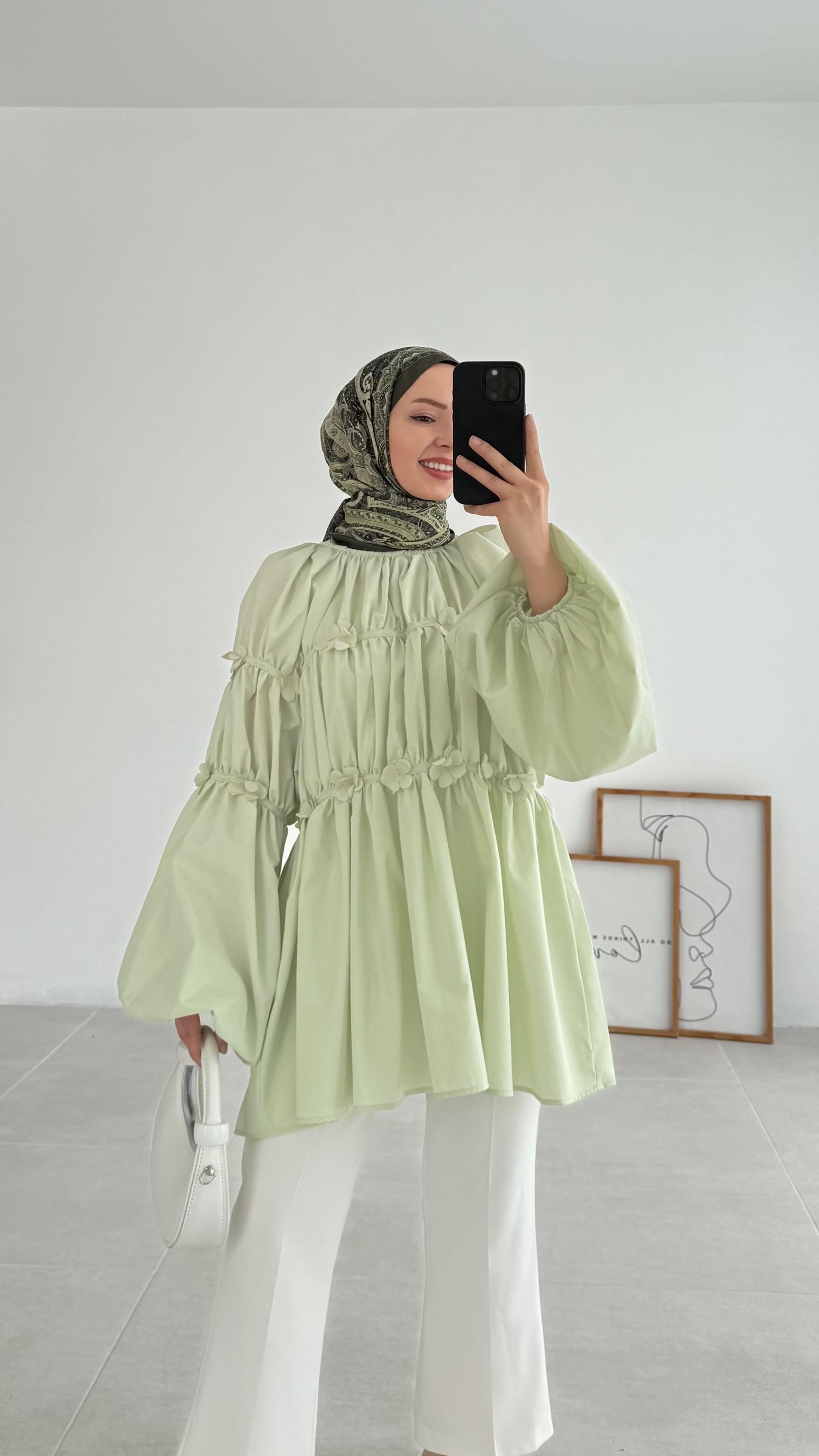 Reglan Minik Çiçek Detaylı Yeşil Bluz 