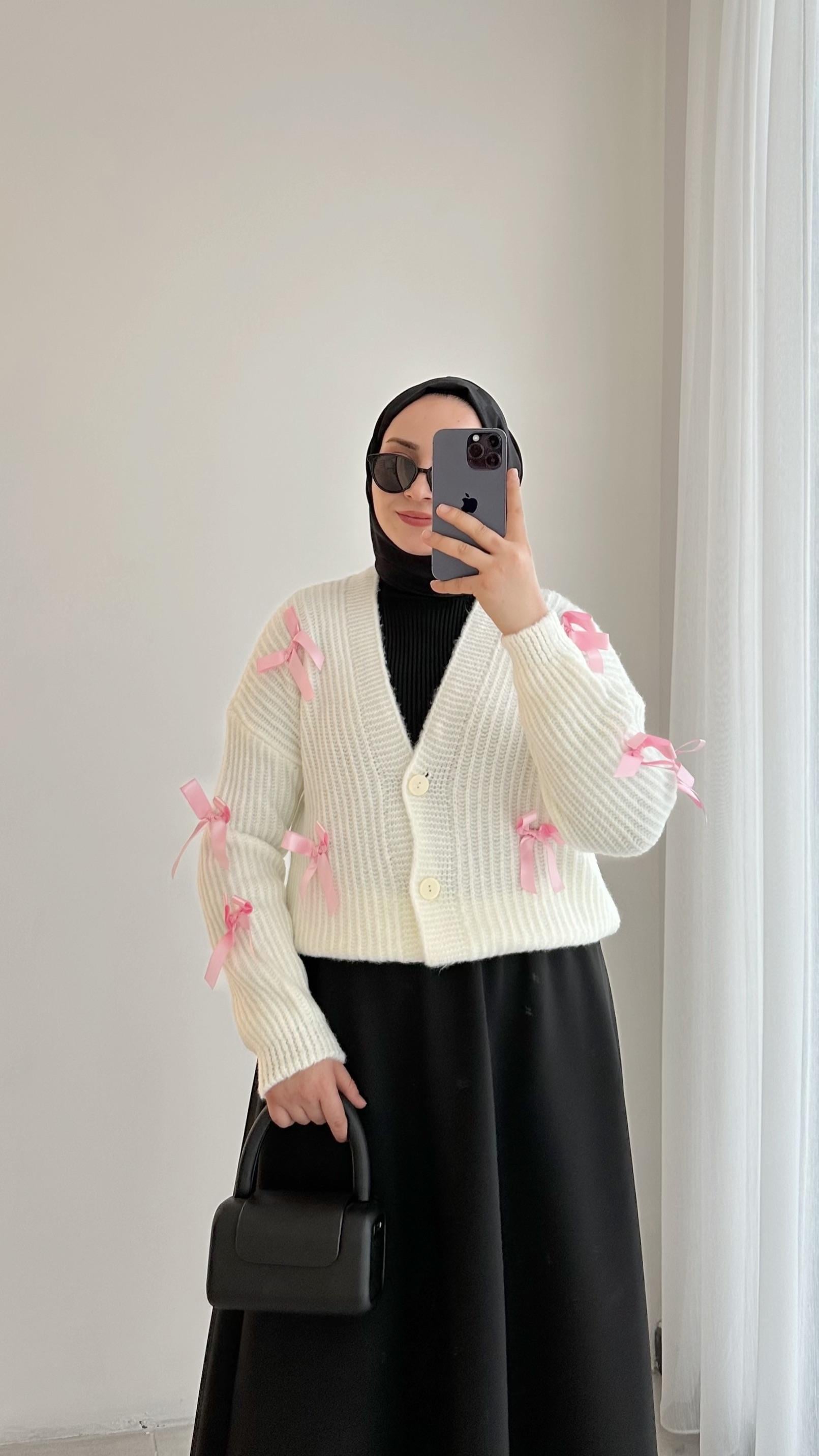 Renka Kurdele Detaylı Beyaz Hırka