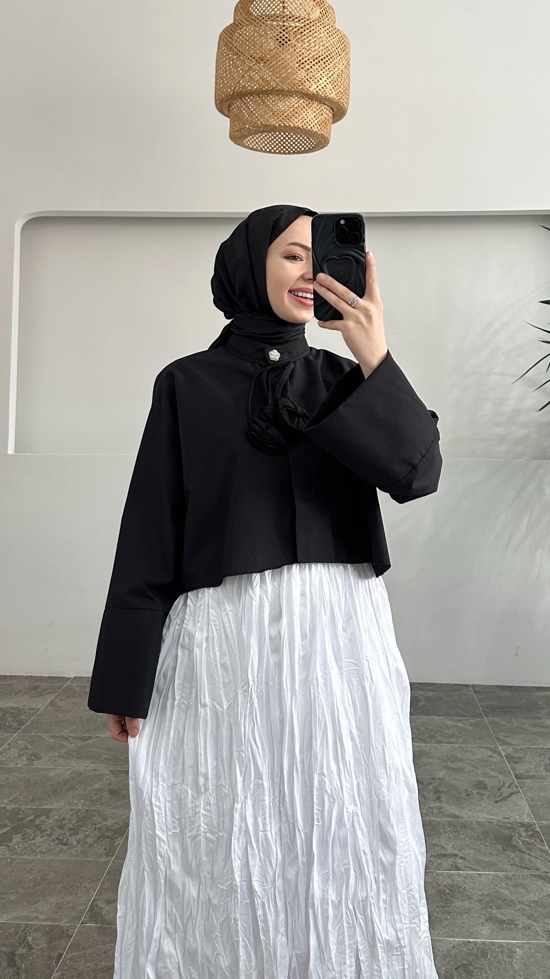 Zanie Biyeli Çiçek Detaylı Siyah Gömlek