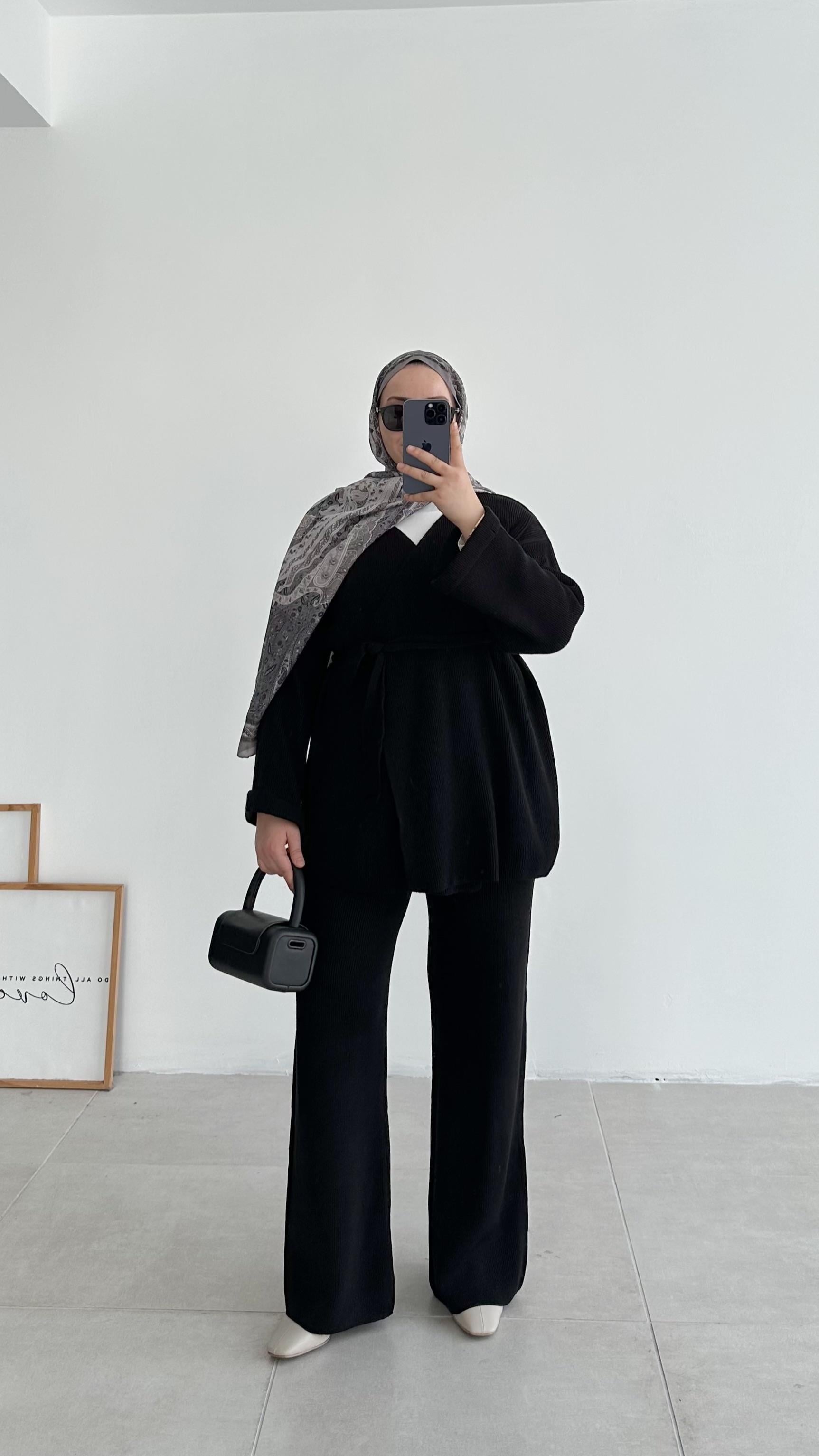 Alexa Hırkalı Siyah Triko Takım