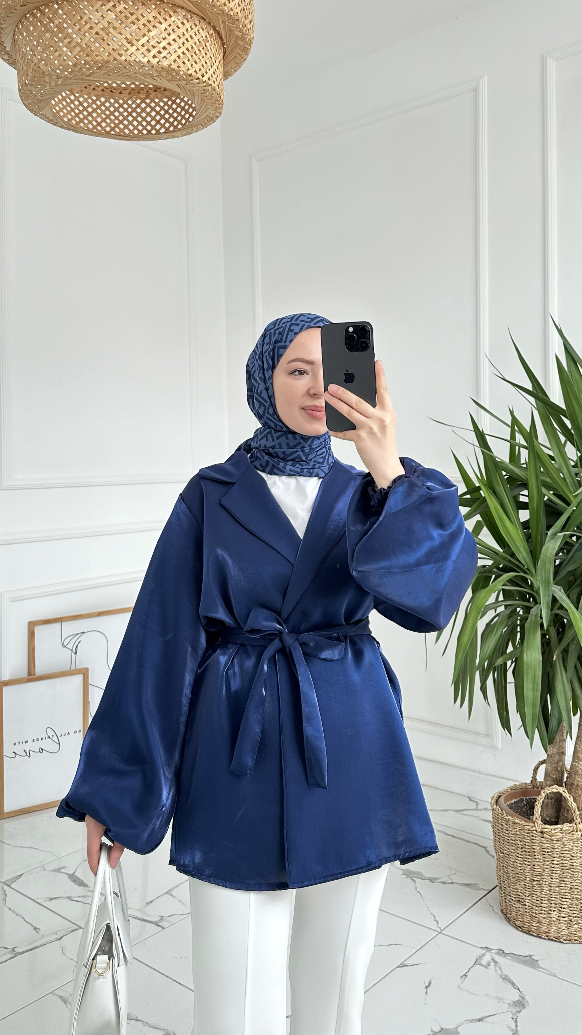 Alisa Lacivert Kemerli Kap